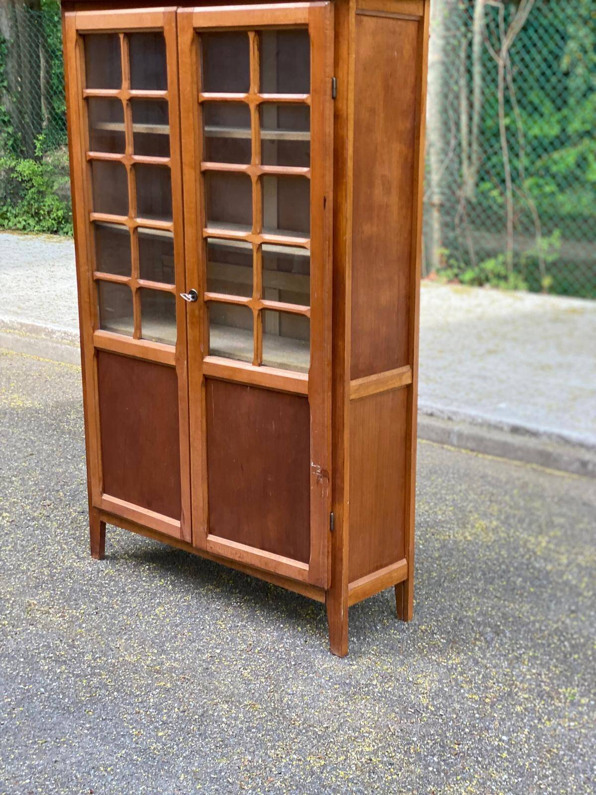 Vitrine parisienne en bois des années 50