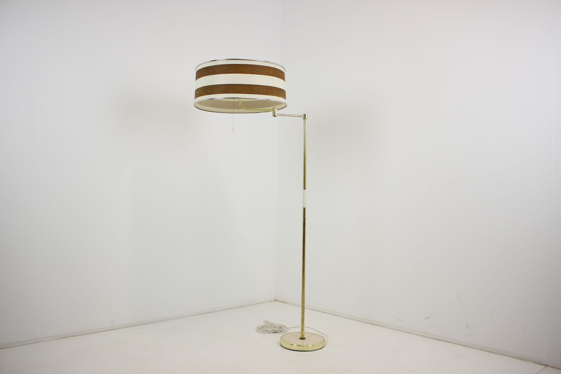 Mid-century adjustable floor lamp, 1970's.