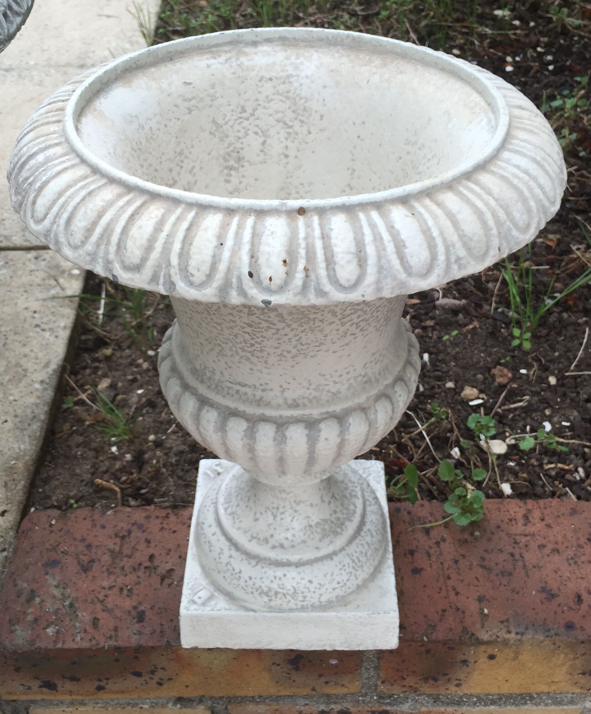 Set of planters: clasp and cast iron pots