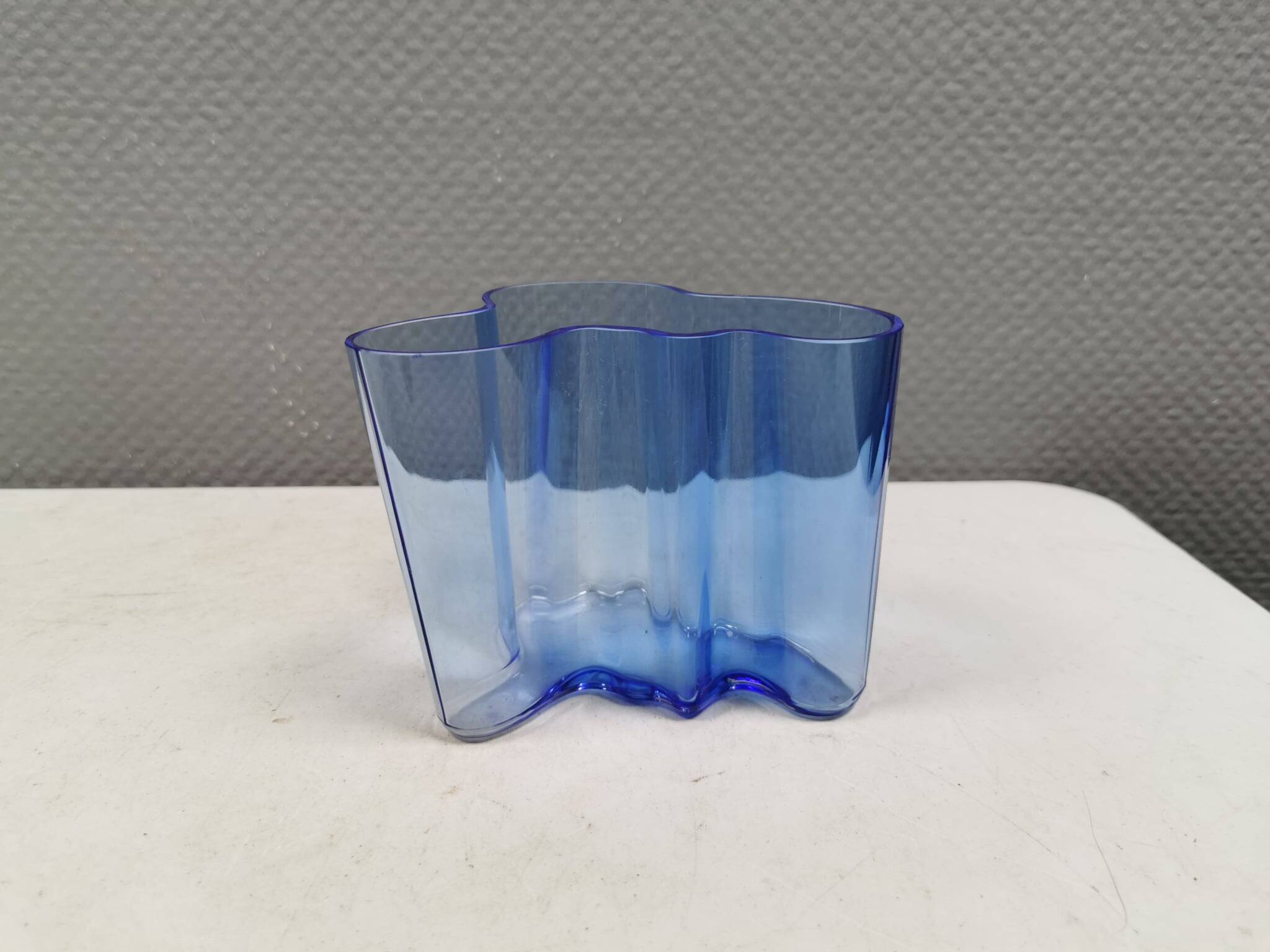 Stylish Alvar Aalto vase, Finland, estimated to be 1980-90s