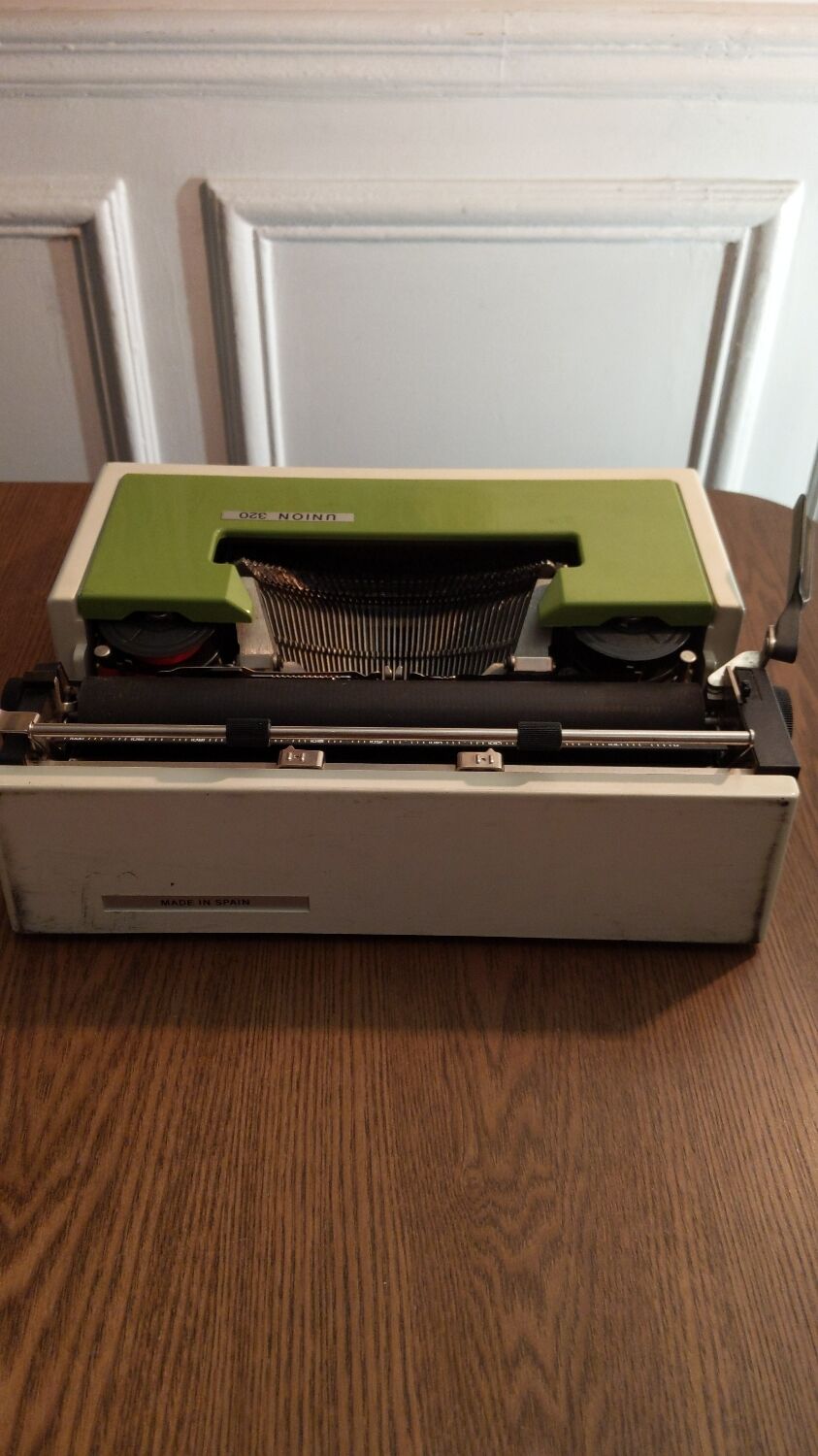 Union 320 typewriter