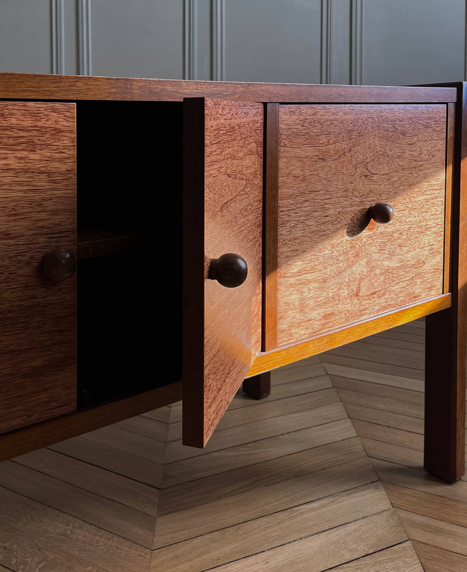 Cabinet enfilade moderniste