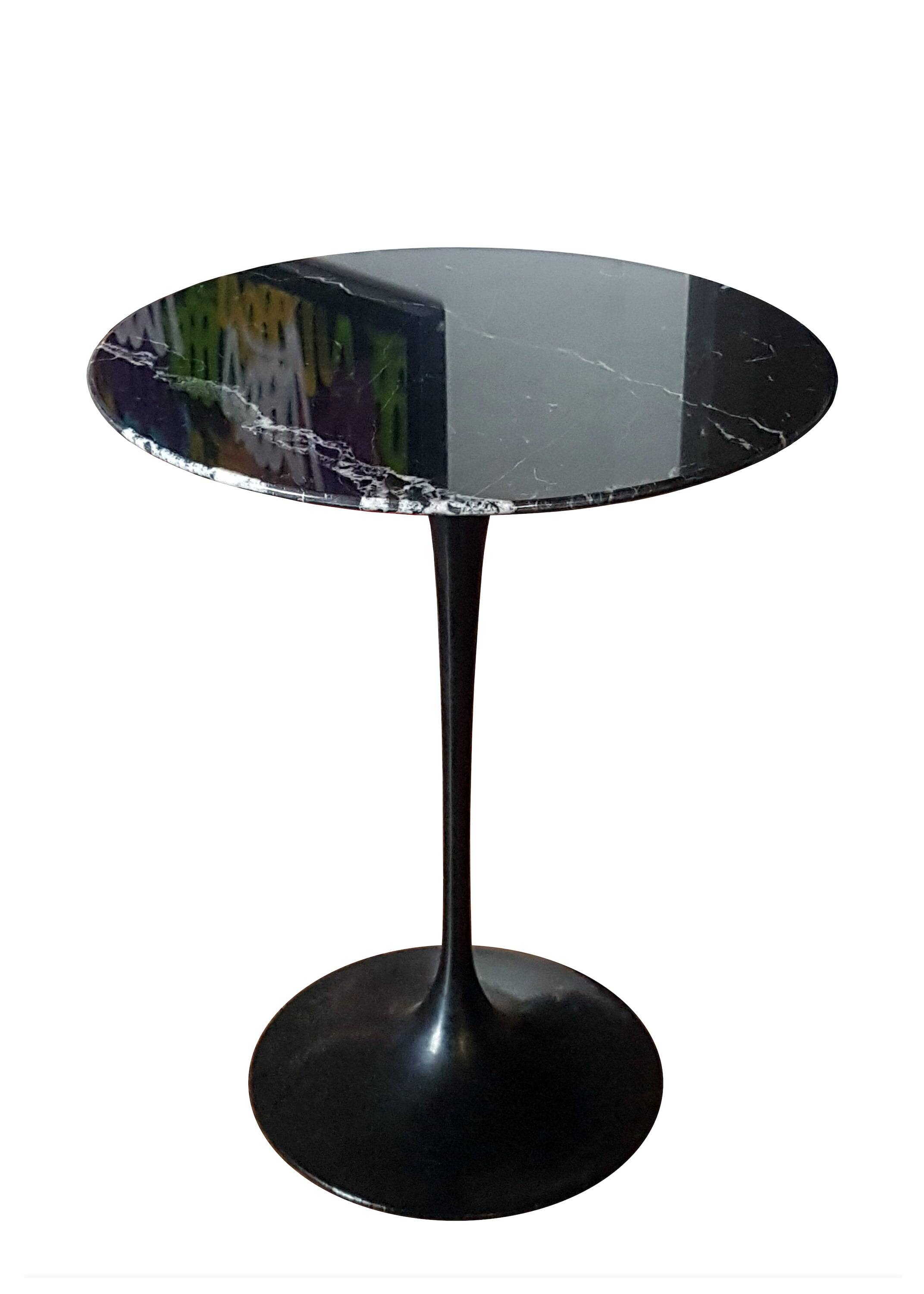 Tulip Knoll pedestal table in black Marquina marble, by Eero Saarinen