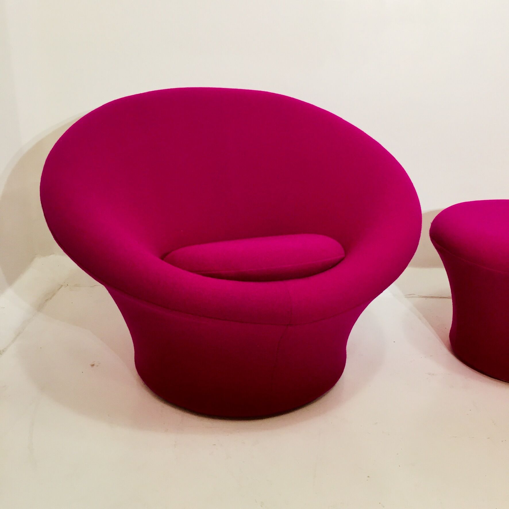 Mushroom swivel armchair with footrest by Pierre Paulin, Artifort Edition