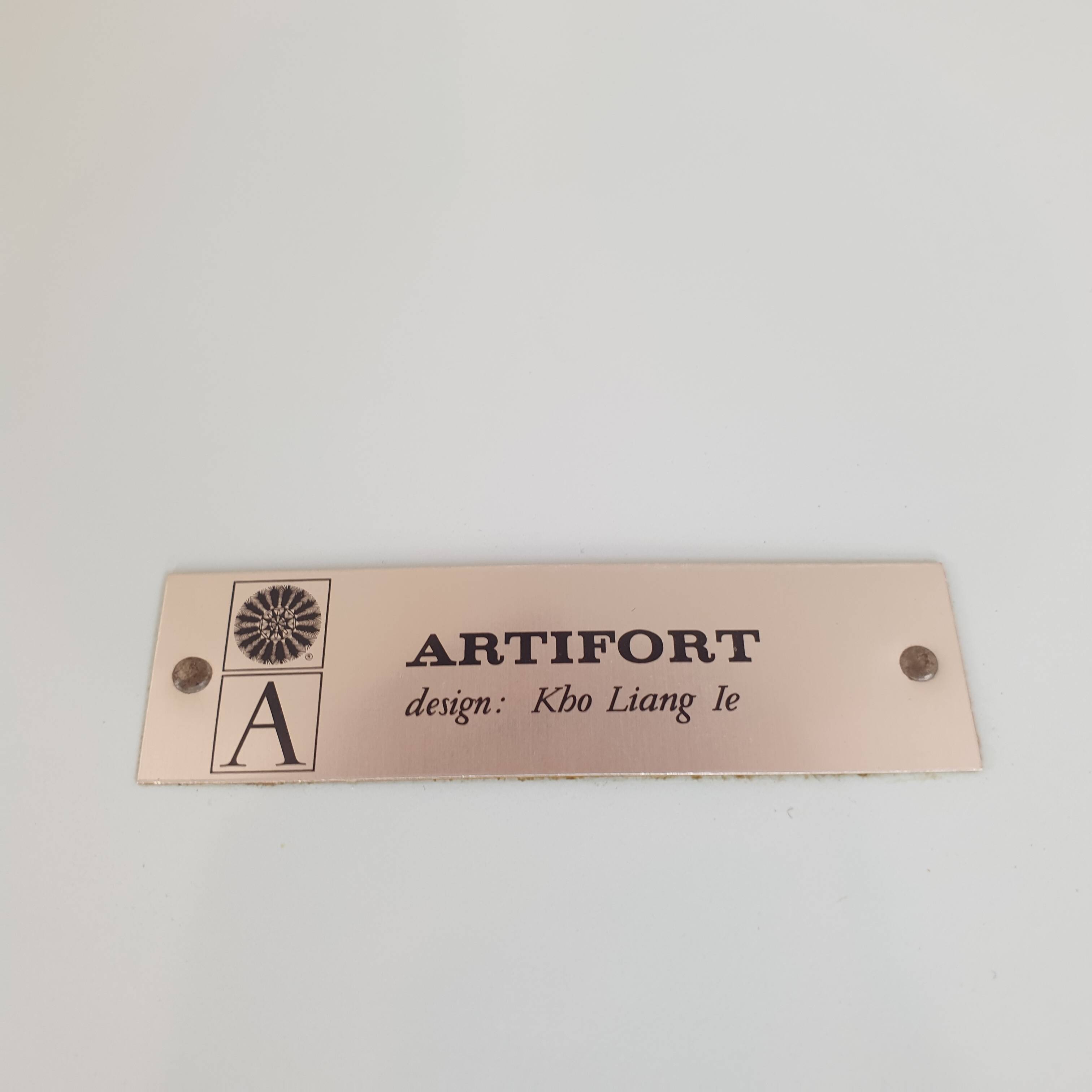 Round coffee table by Geoffrey Harcourt for Artifort, 1960s.