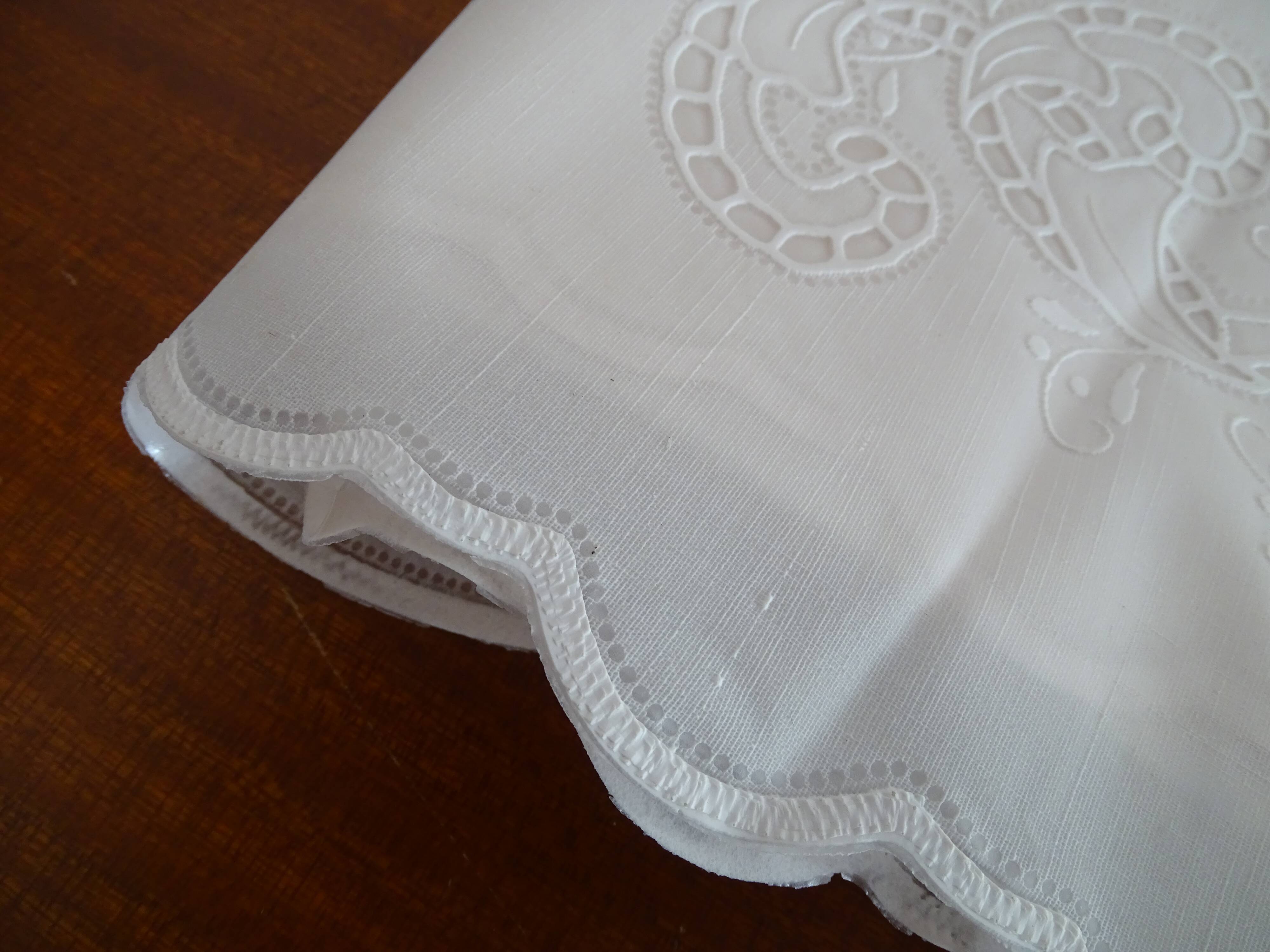 Oilcloth 260 x 150 white flower patterns