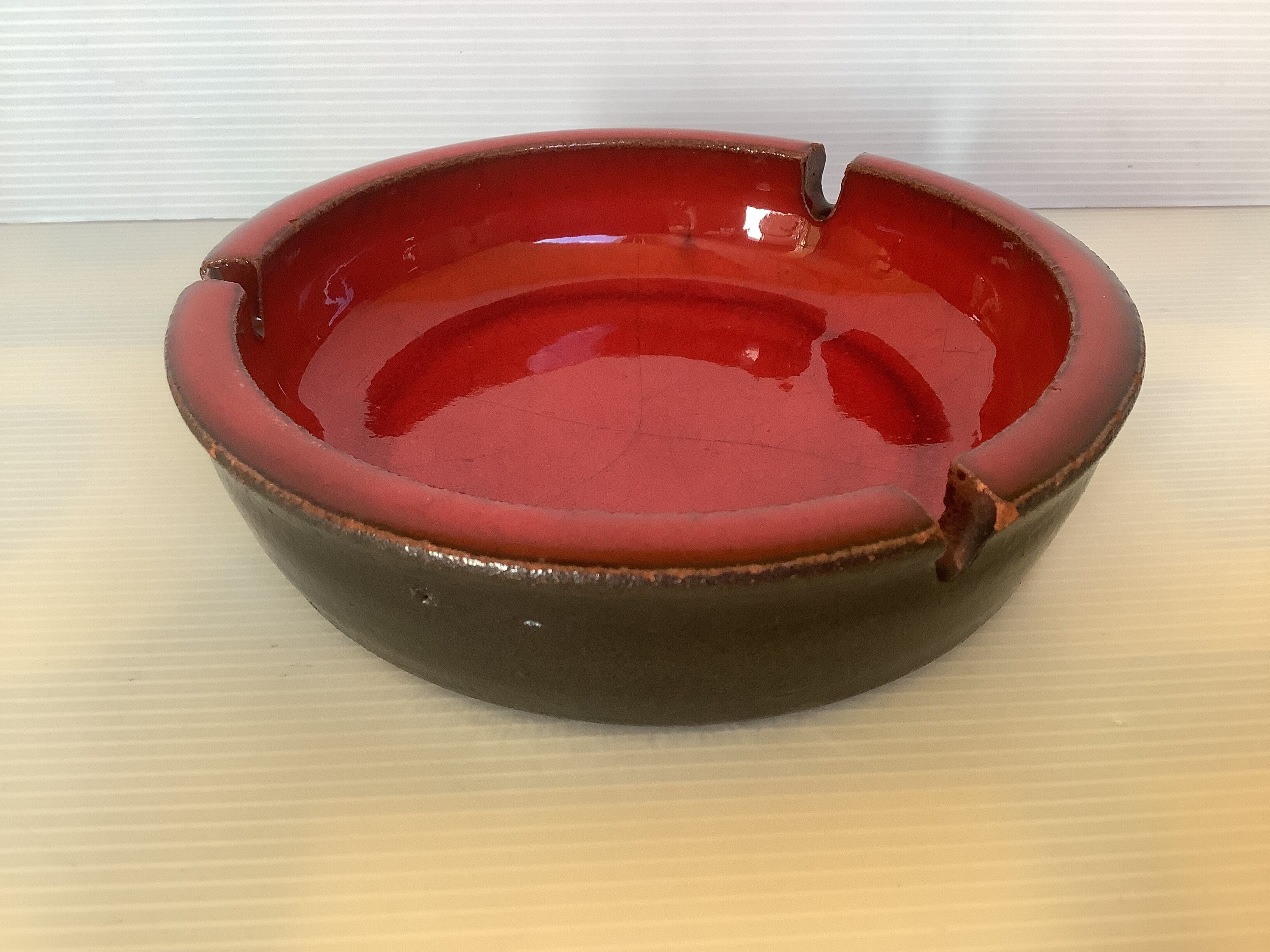 Koramic red and black ceramic empty pocket ashtray