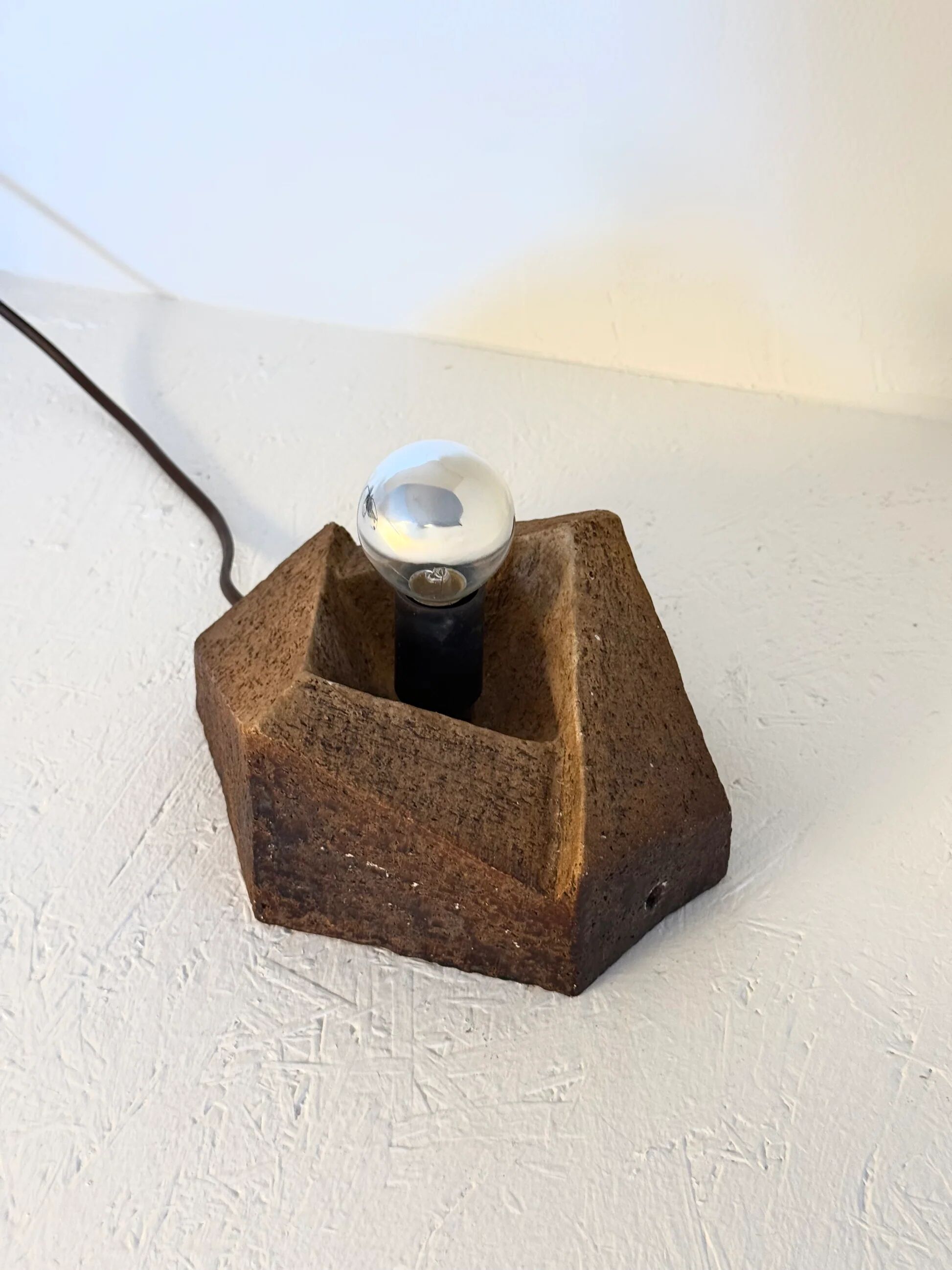 Lampe murale en céramique vintage brutaliste