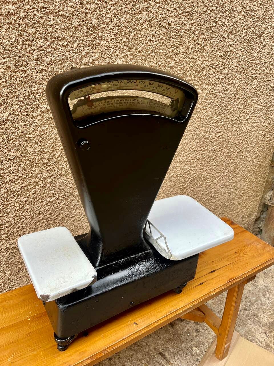 Ancient black lutrana balance