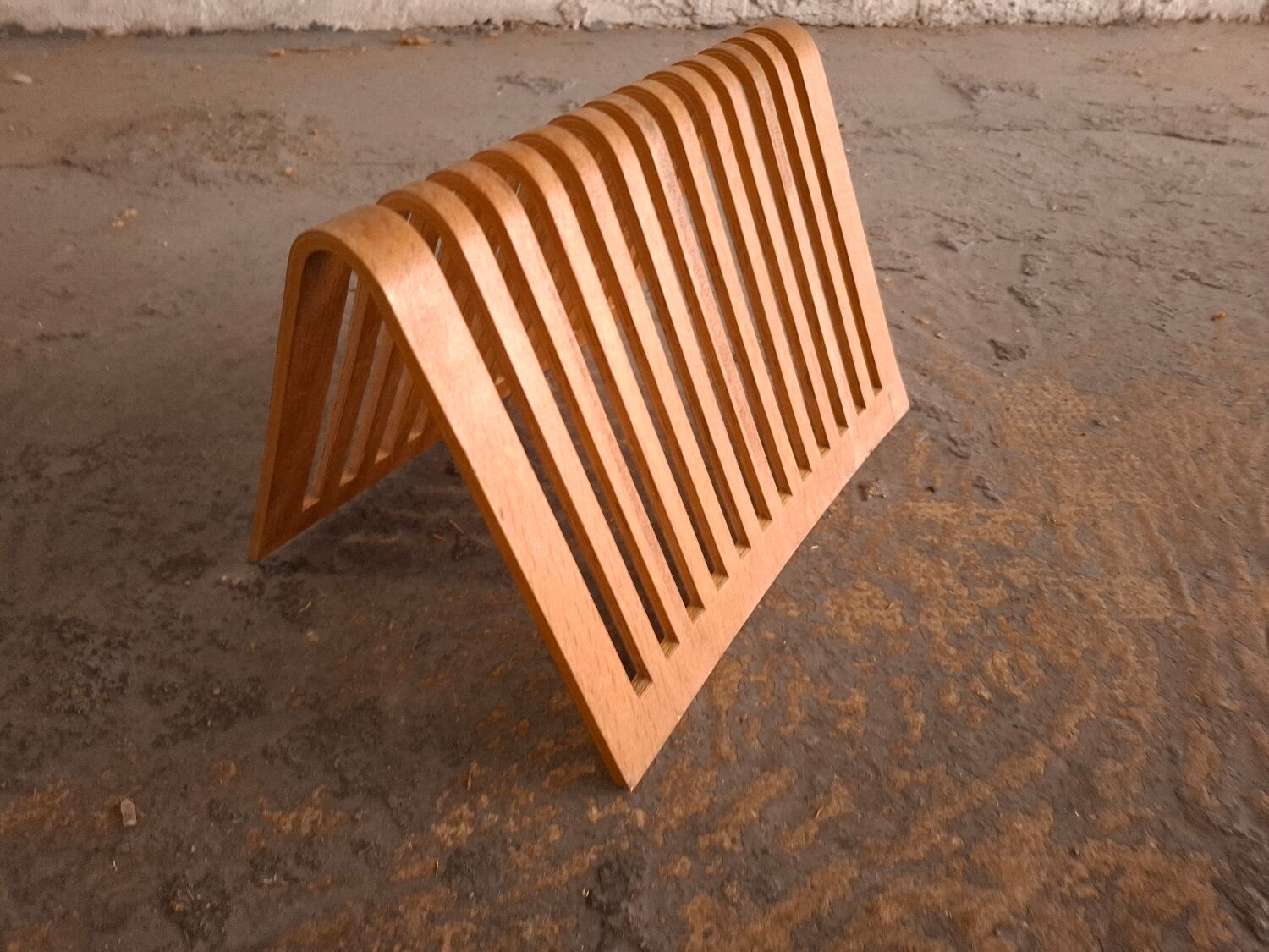 1980s Habitat magazine rack