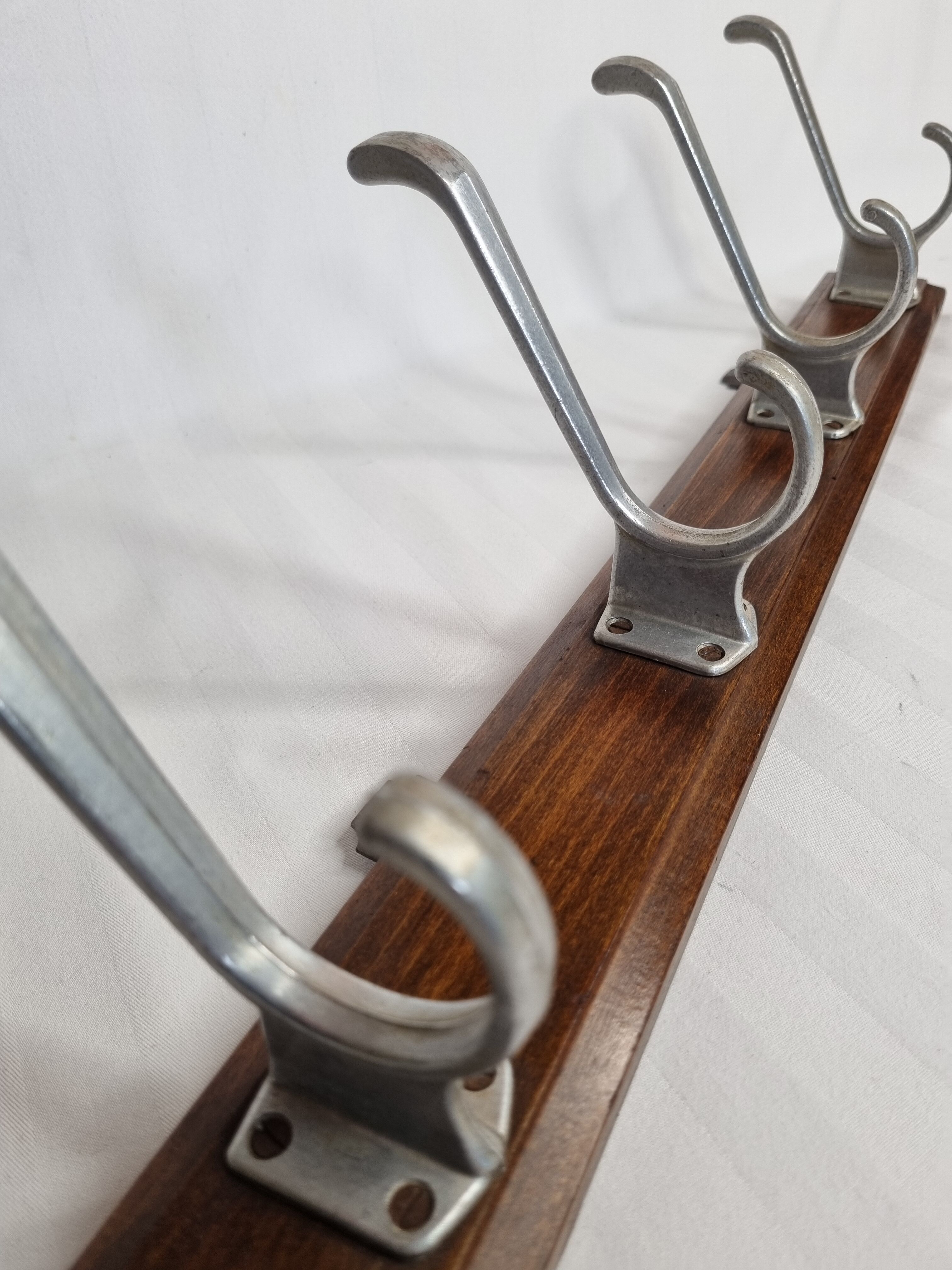 Wall rack "Art Deco" in cast aluminum and wood, 3 hooks, 54 cm