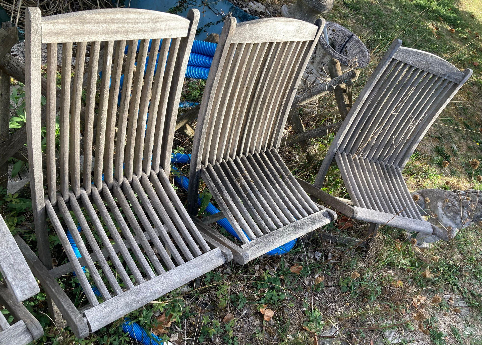 Folding garden chairs and armchairs in River Han dowelled teak.