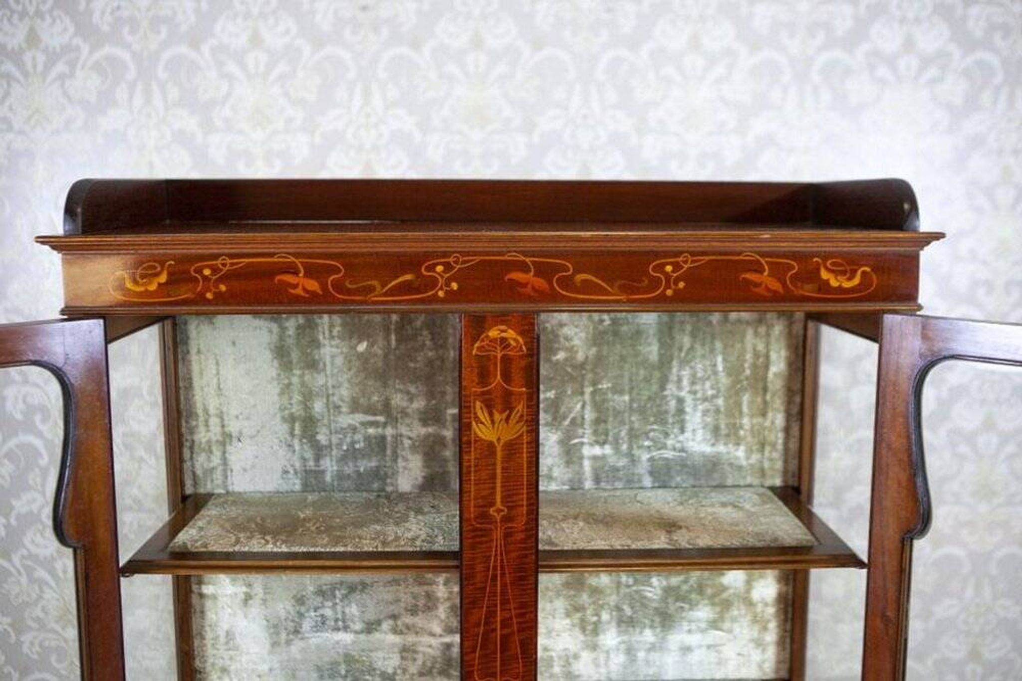 Vitrine en acajou incrustée anglaise