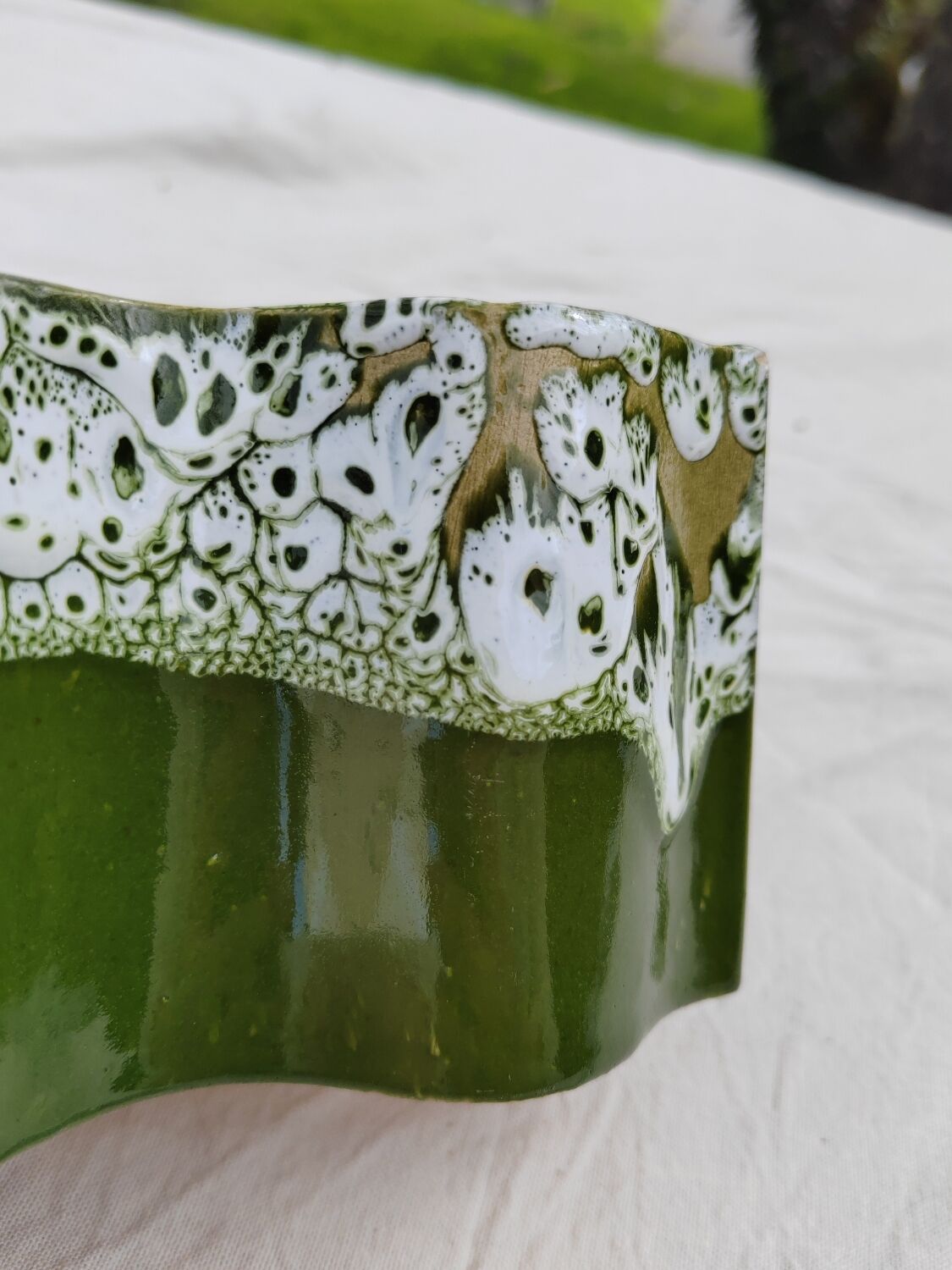 Pot cover in green ceramic original shape