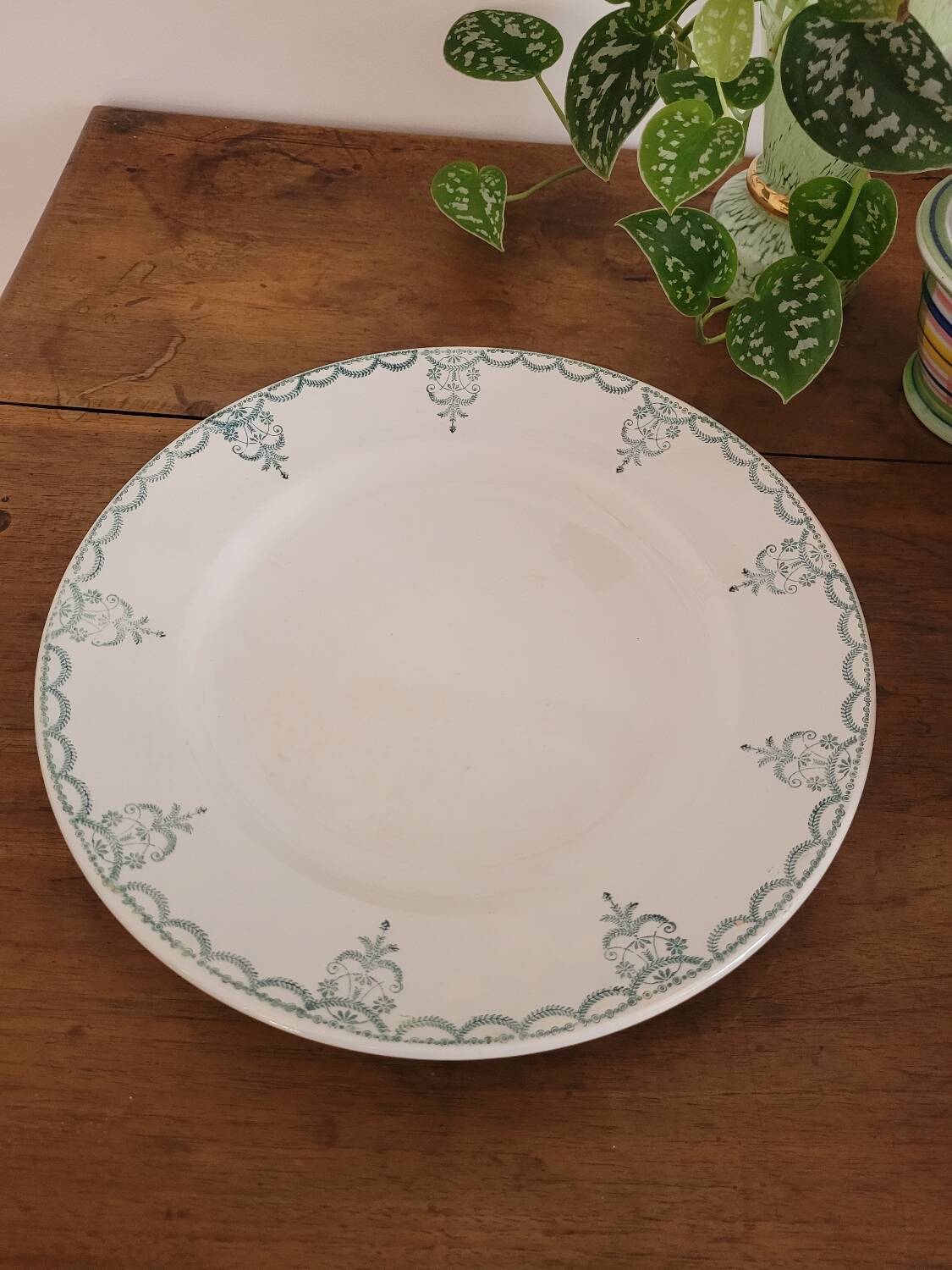 Large flat plate Moulin des Loups & Hamage