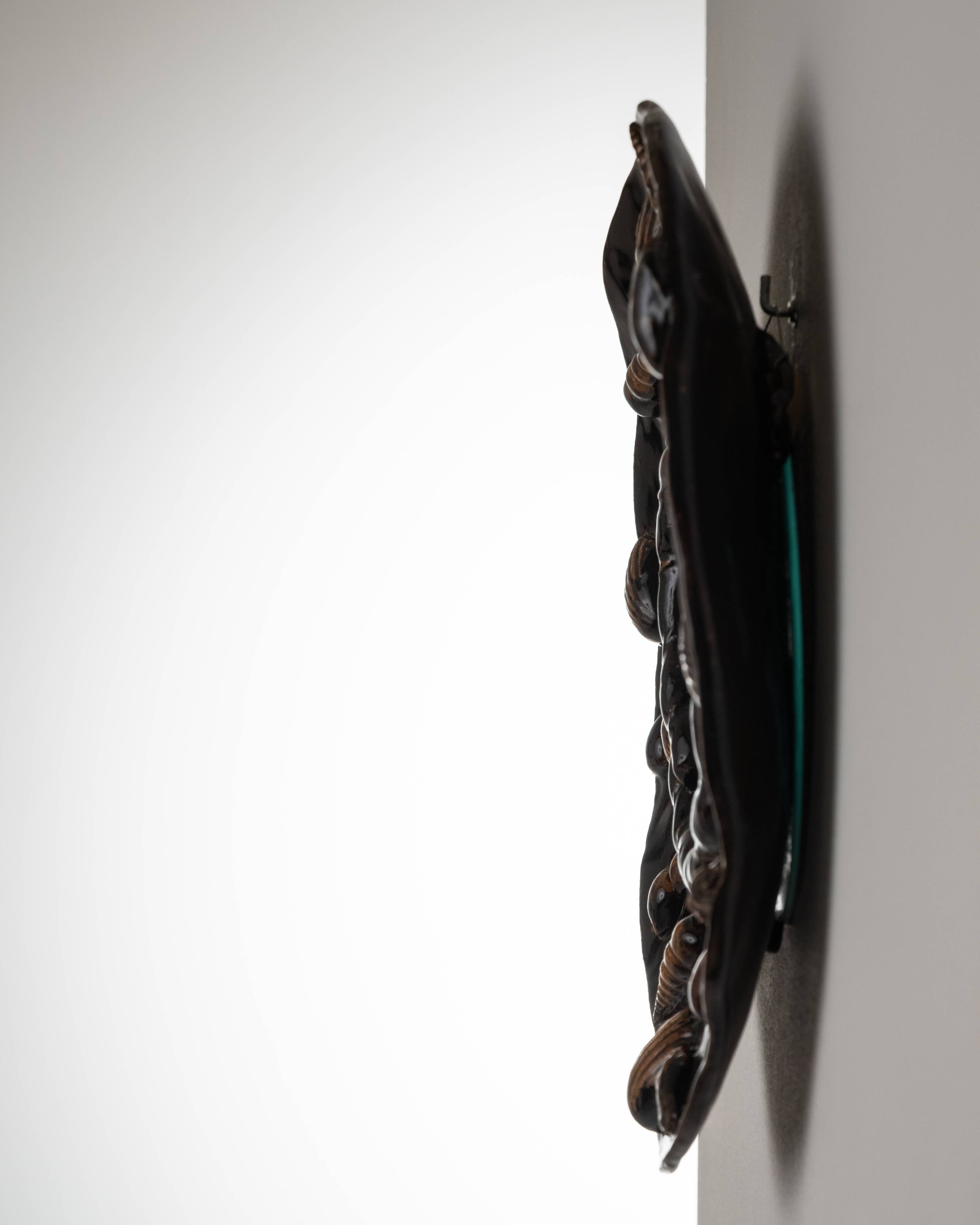 Miroir aux coquillages en grès émaillé