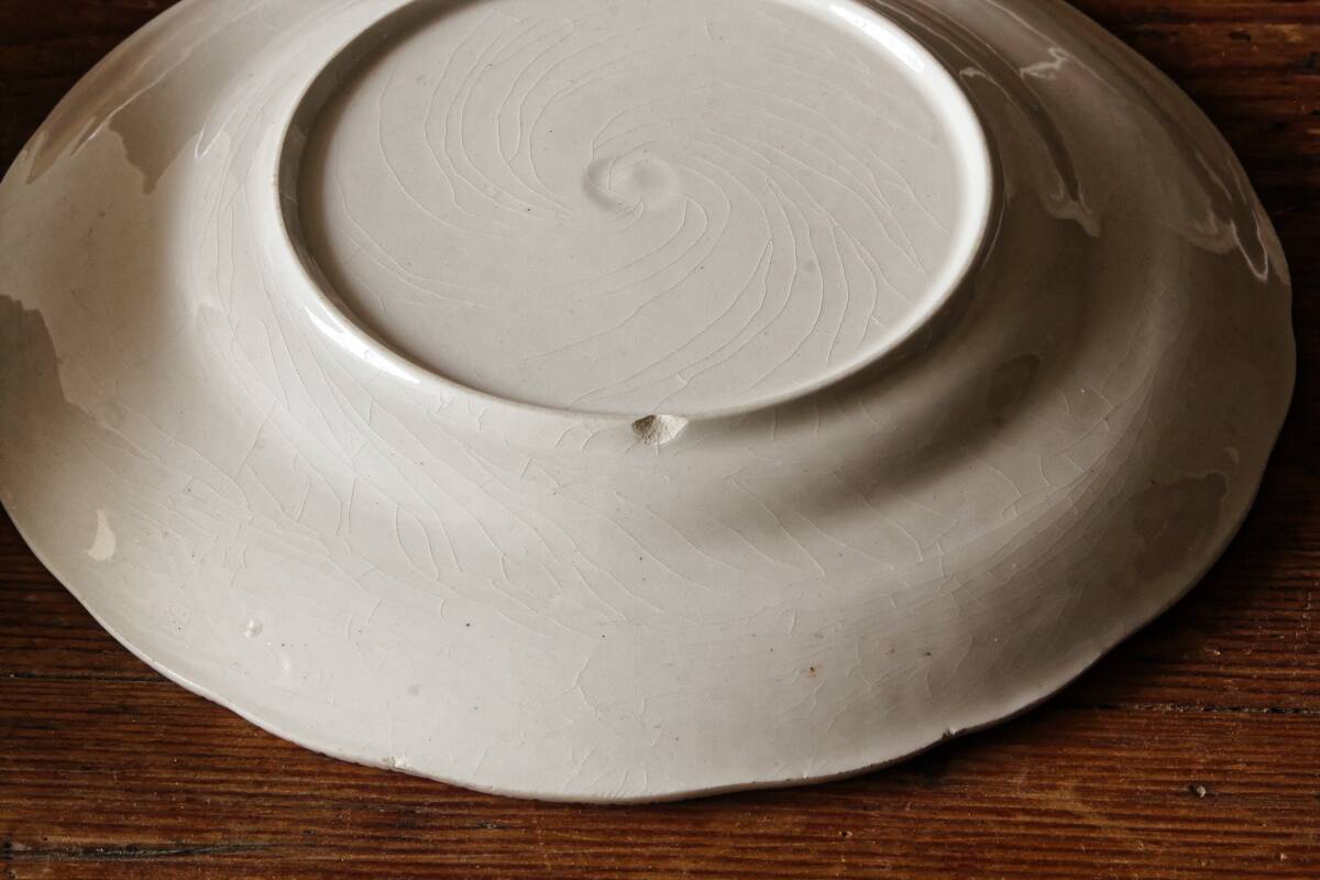 Set of 11 dessert plates in English earthenware.