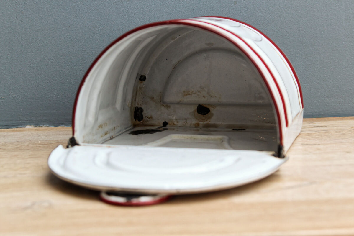 Enamelled sheet metal salt box