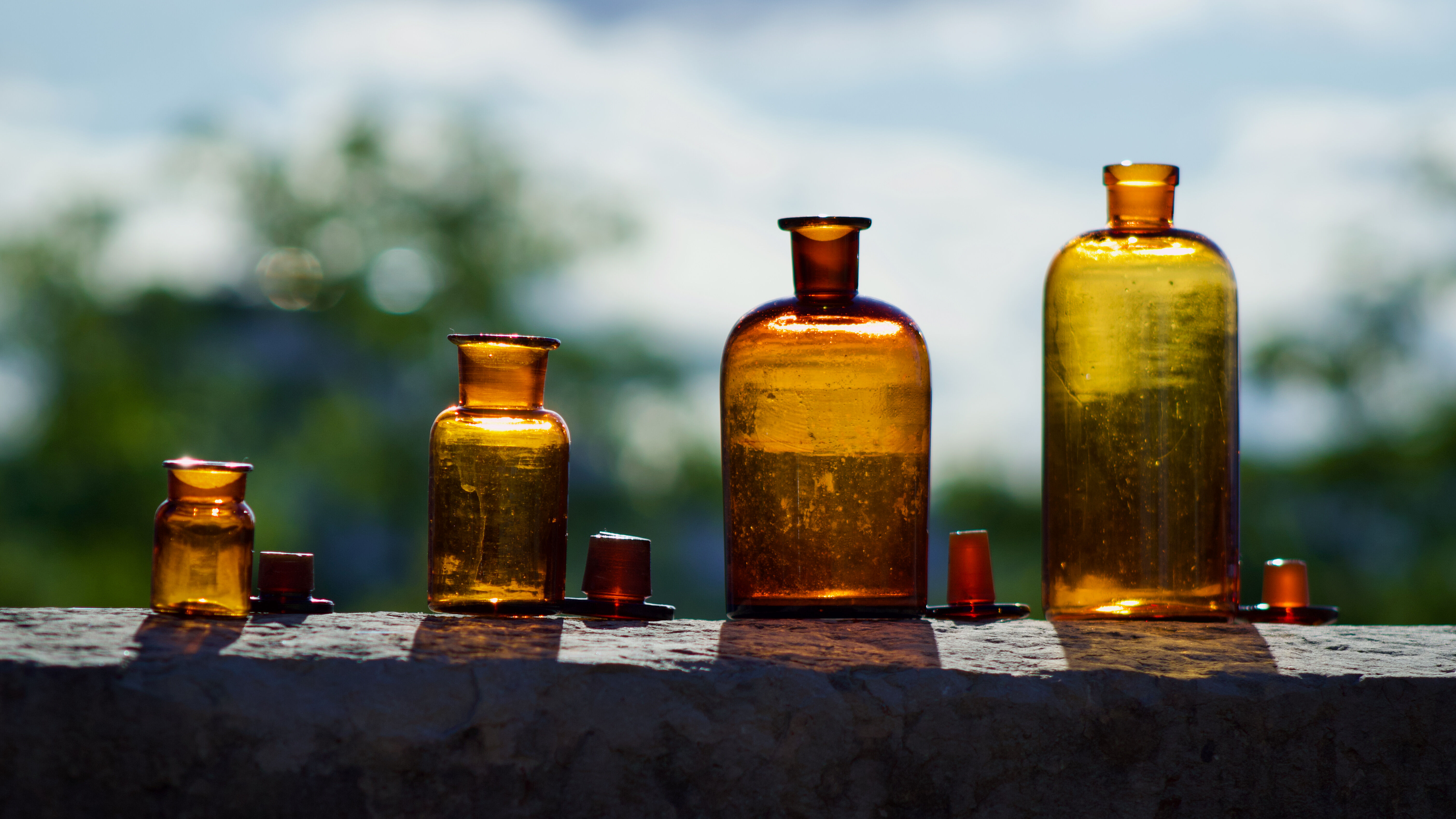 4 old apothecary bottles / amber glass pharmacy in perfect condition dated before 1960