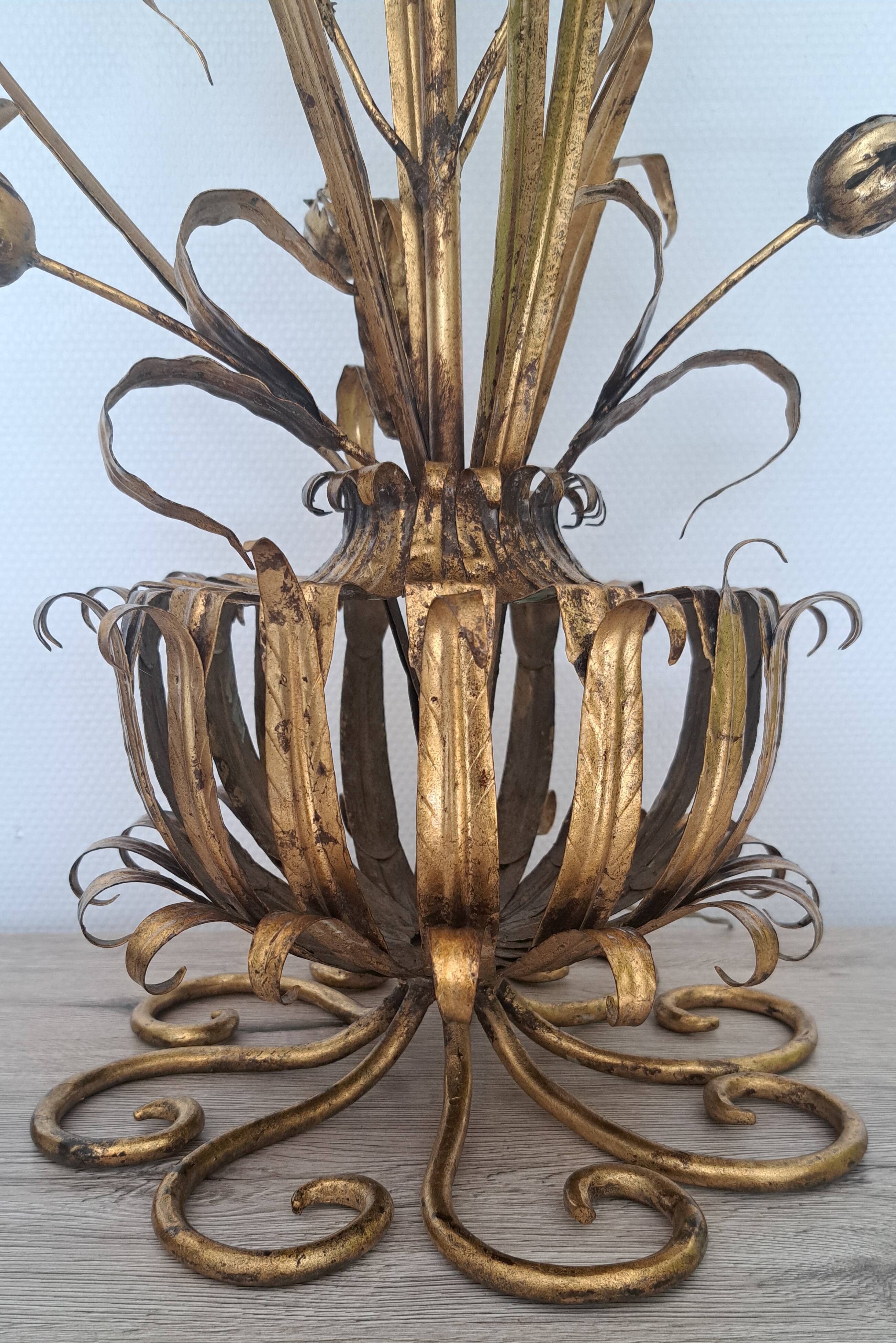 Vintage Mid-Century Hollywood Regency 1960s gold metal floral lamp
