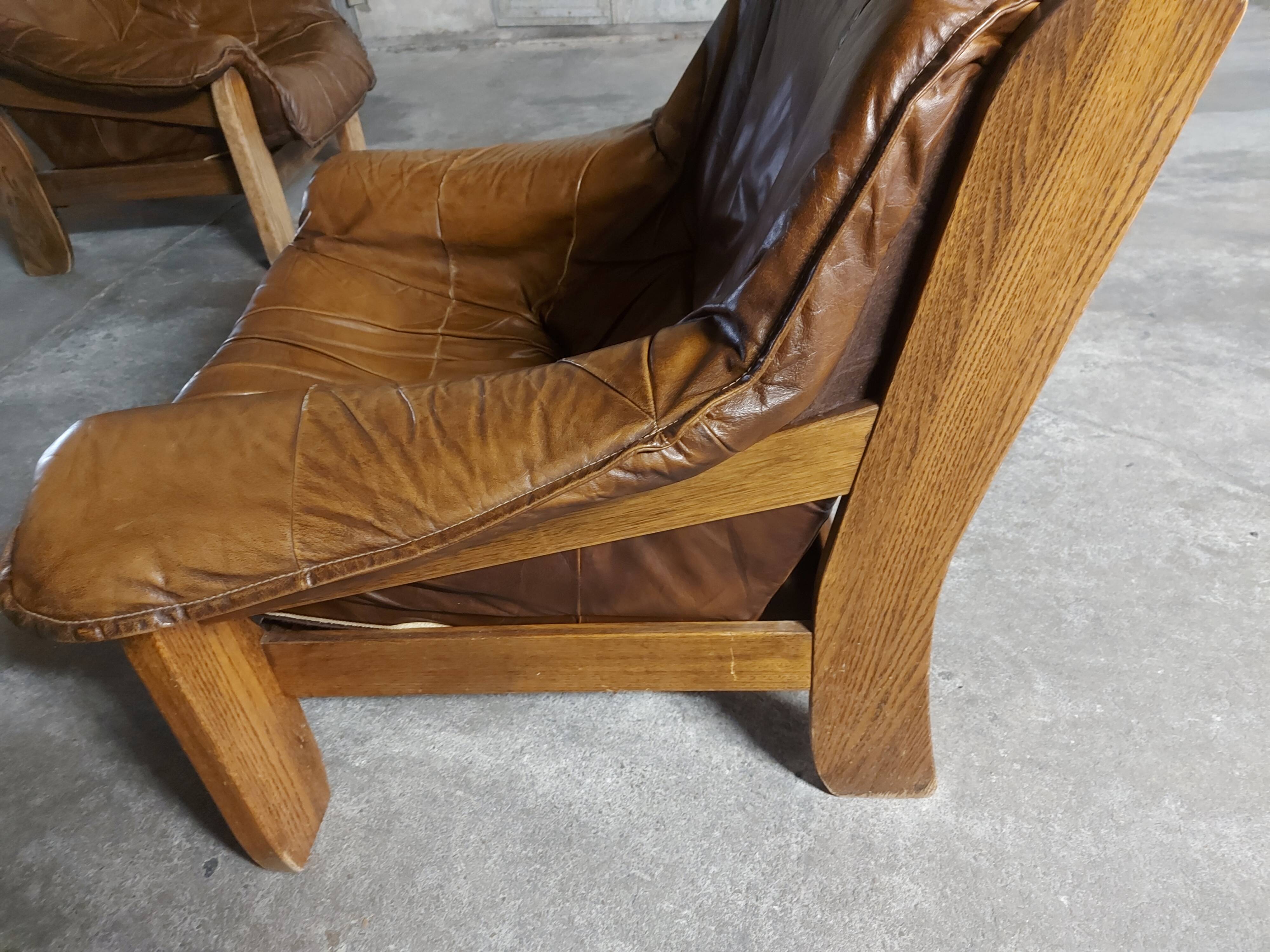 Armchairs in leather and vintage wood 70's