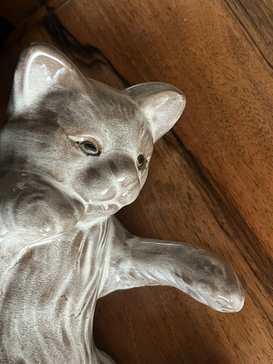 Chat sculpture. Grès . Taille réelle