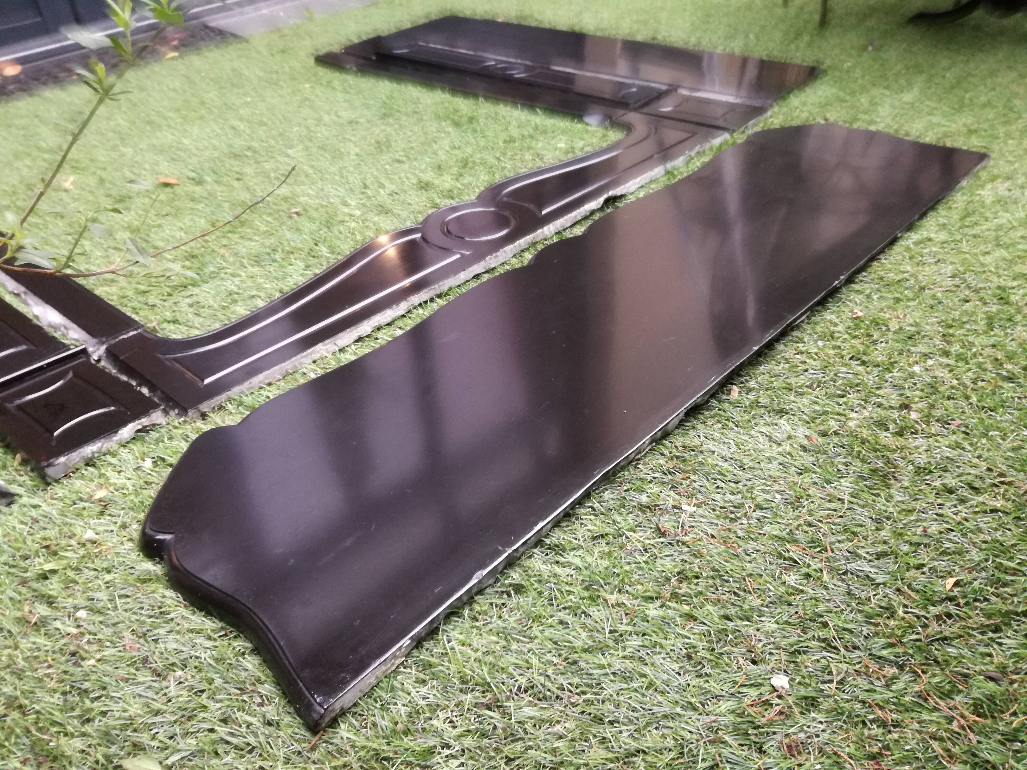 Pompadour fireplace in black marble nineteenth century.