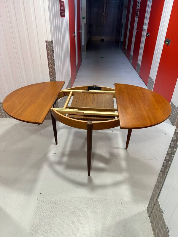 Table ronde scandinave