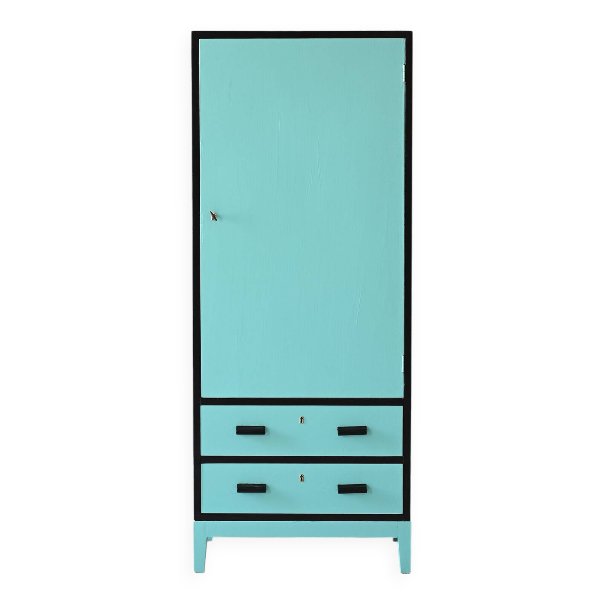 Armoire en bois vintage