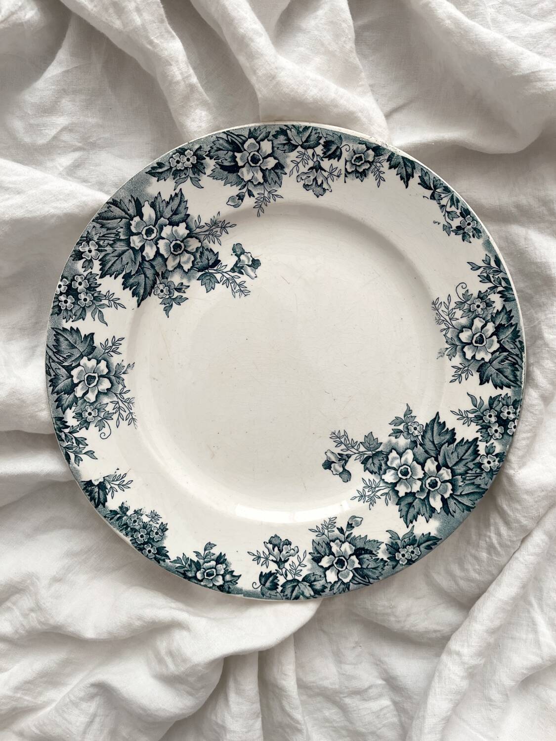 Round ironstone dish “Marie Louise” Saint Amand and Hamage