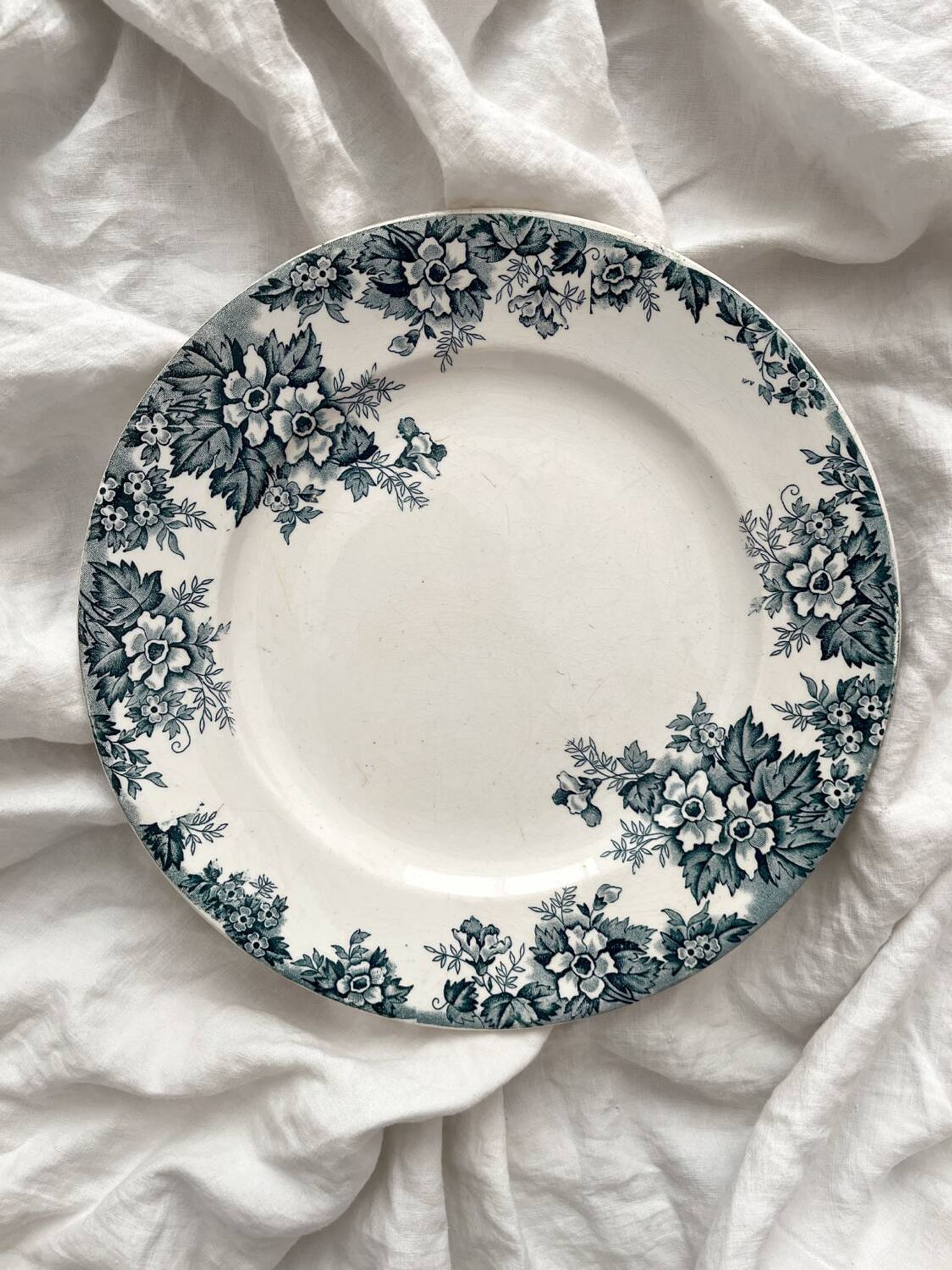 Round ironstone dish “Marie Louise” Saint Amand and Hamage