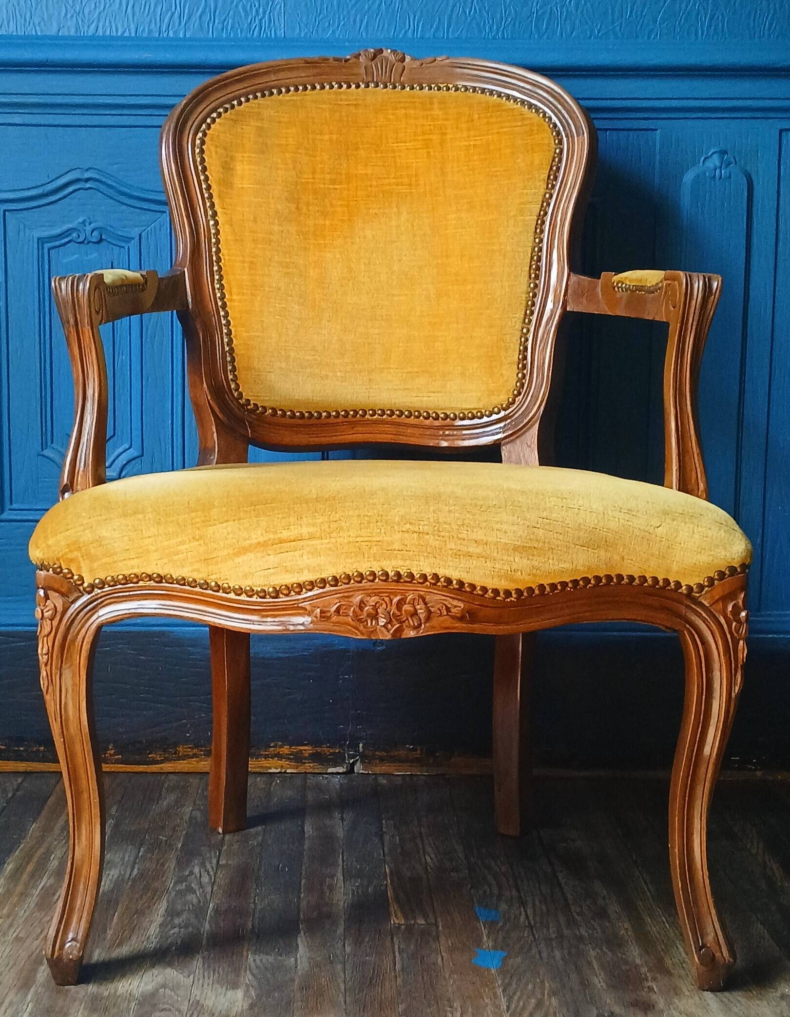 Velvet cabriolet armchair with decorative copper studs.