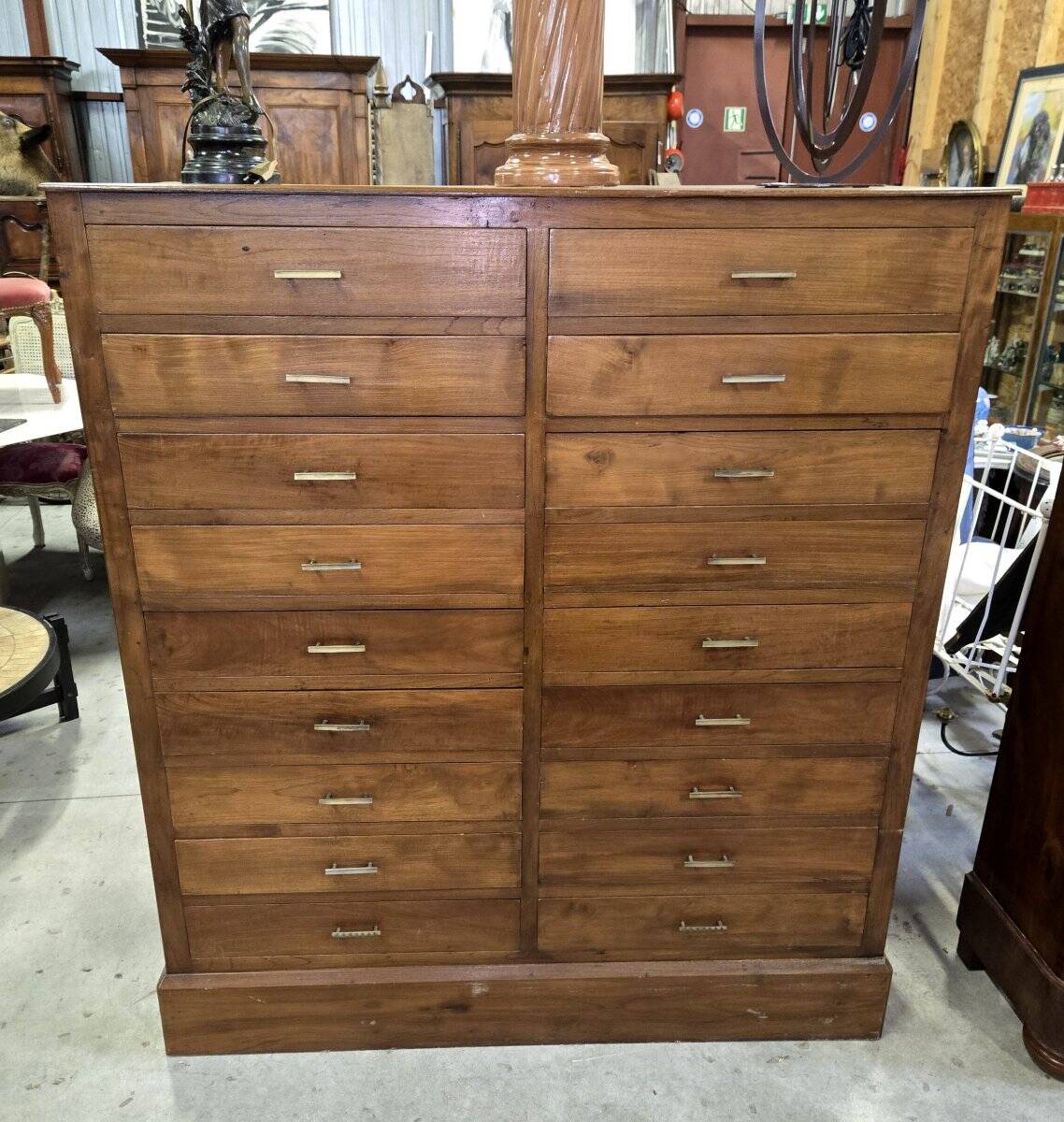 Ancien meuble de métier à tiroirs en chêne massif époque XIXème