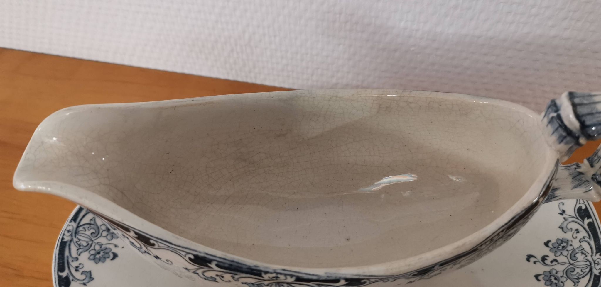 Gravy boat on foot in blue/green iron clay model "Mignon", H & Cie Sarreguemines