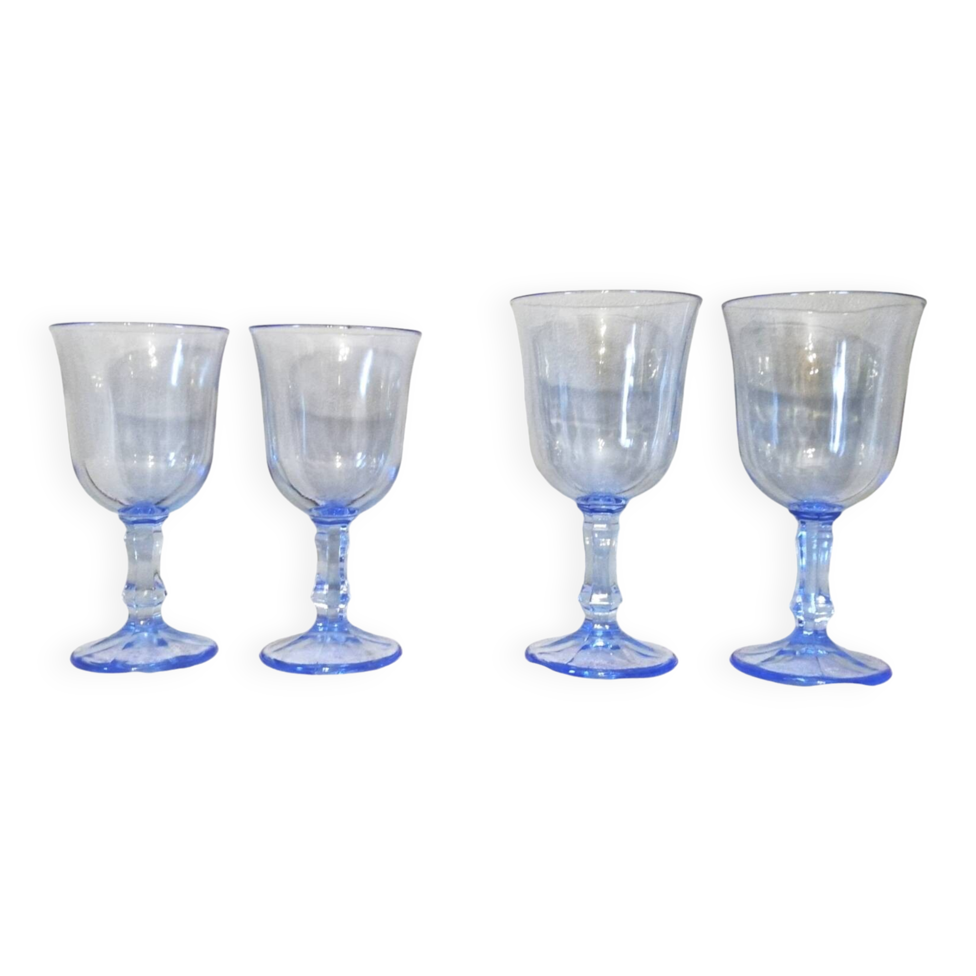 4 stemmed glasses