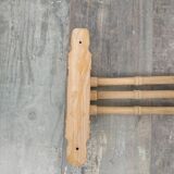 Wall-mounted towel rack