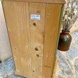 Pine bedside table with a green and raw wood makeover