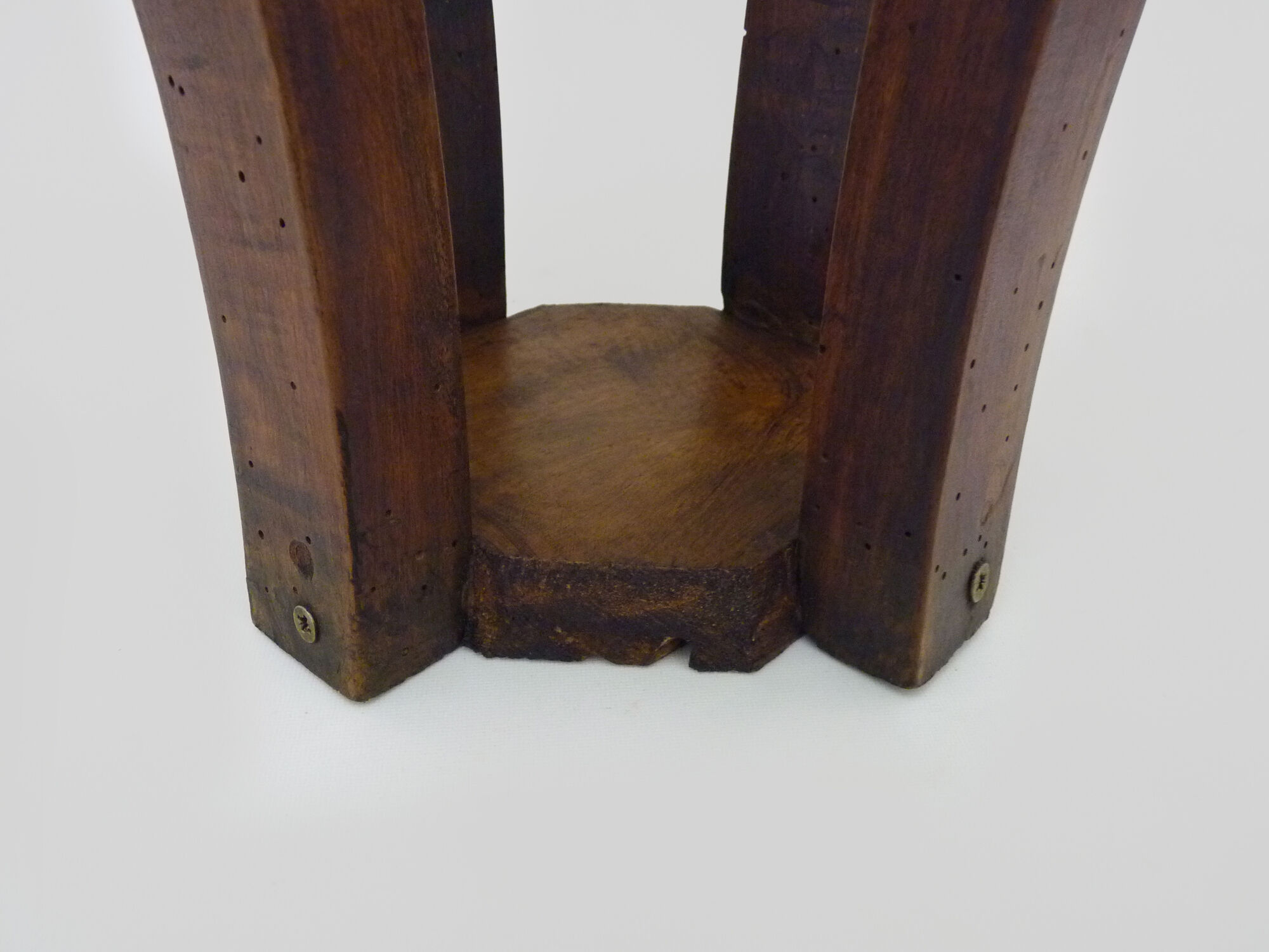 Sharness, wooden Art Deco plant holder, feet in an arc. Art Deco era
