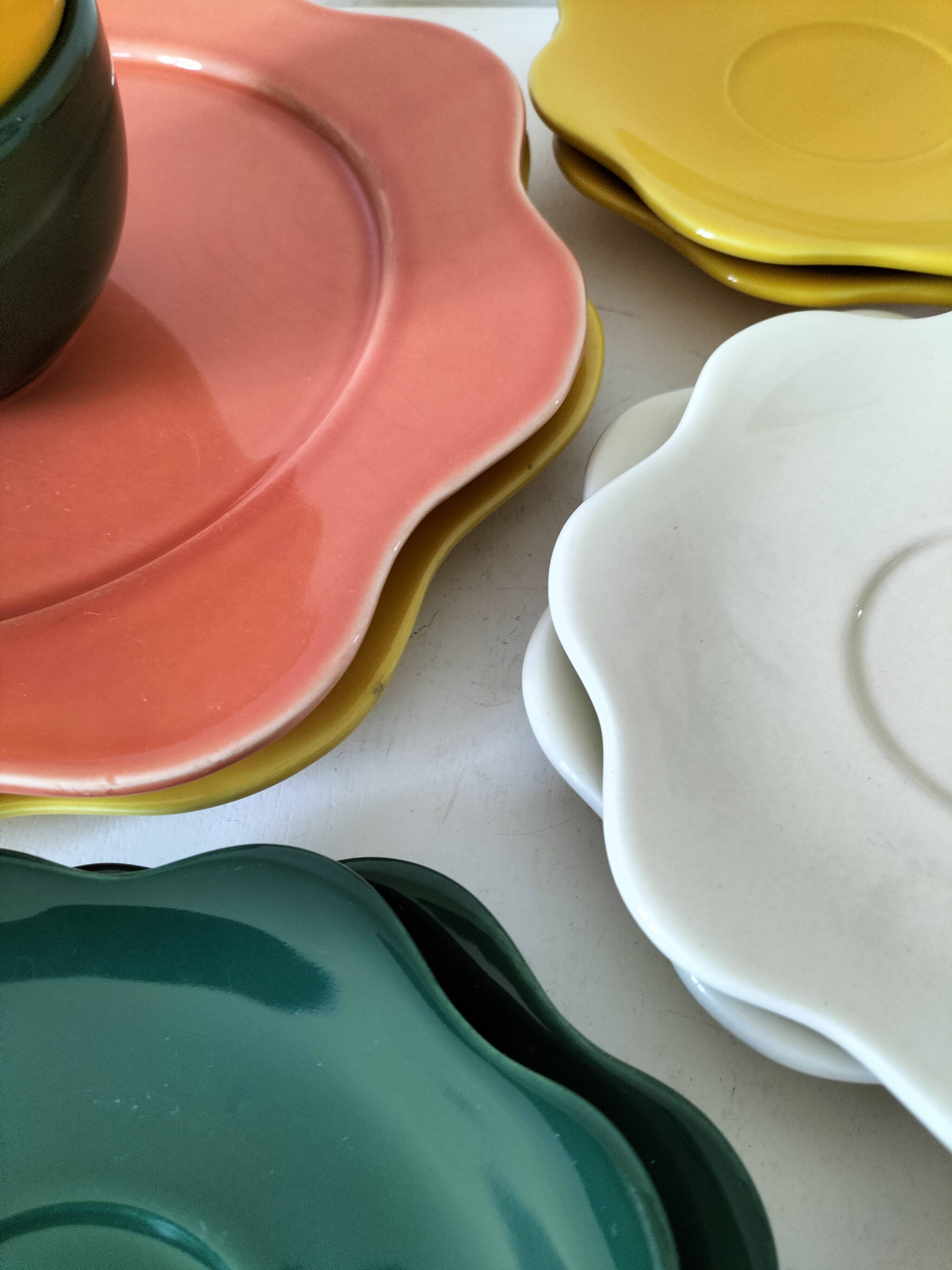 Ensemble de 12 pièces en céramique émaillée forme fleur