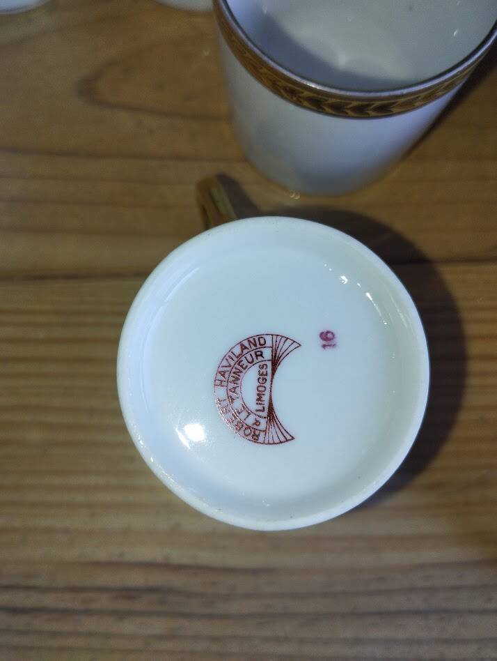 Coffee service for 6 people in Limoges porcelain by Robert Haviland, 1930.