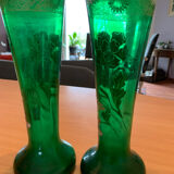 Paire de vases en verre à décor émaillé de fleurs