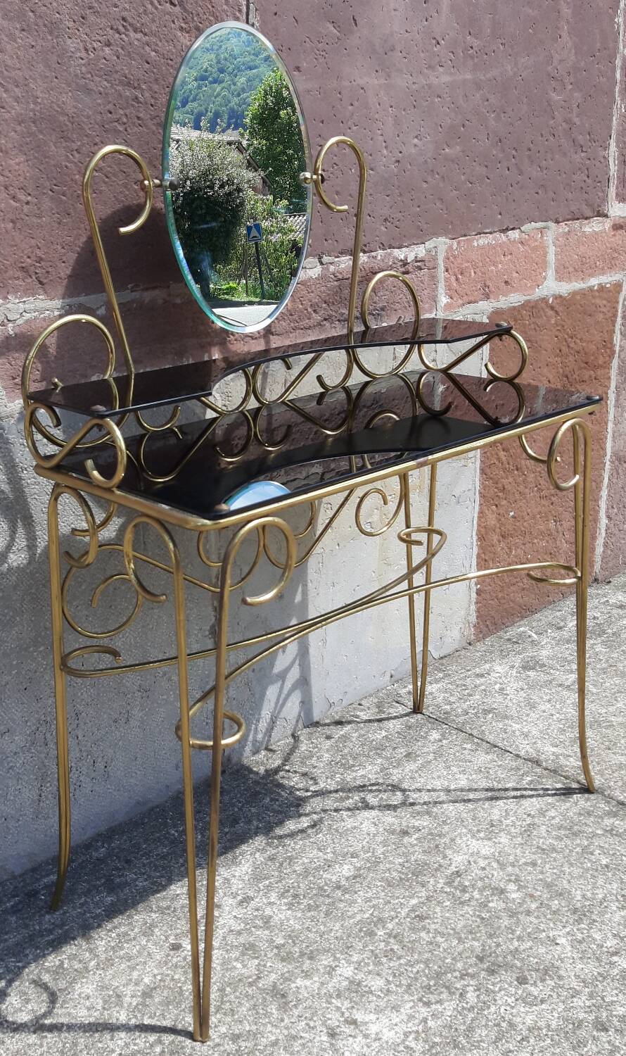 Dressing table and chair in gilded metal and opaline glass.