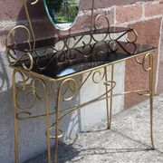 Coiffeuse et chaise en métal doré et opaline.