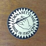 Magnifique backgammon Piero Fornasetti des années 1980 en excellent état. Fabriqué en