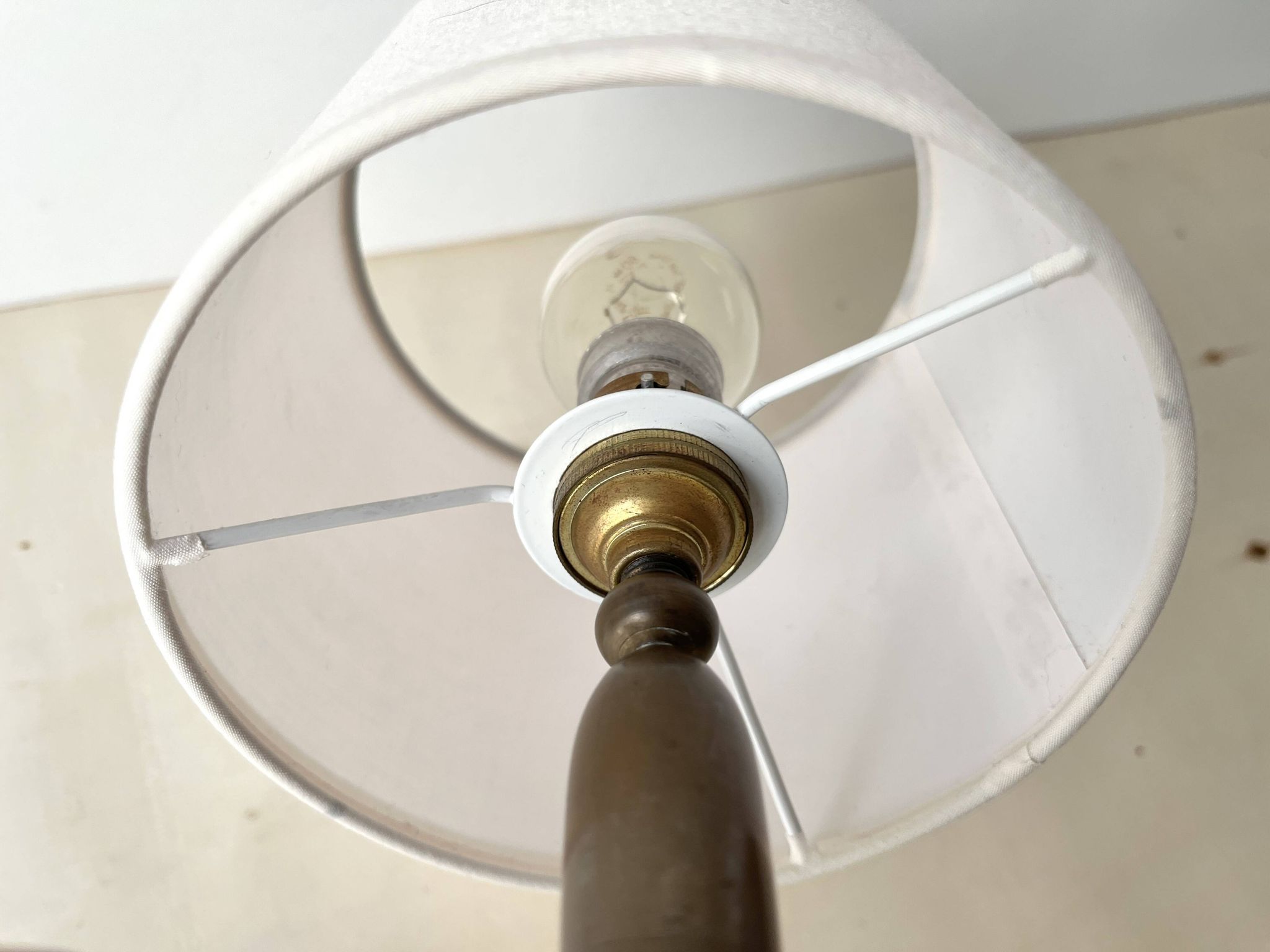 Lampe en bronze "glands" années 50, luminaire naturaliste vintage