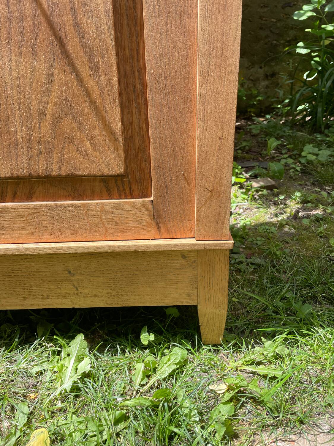 Raw wood display case with 3 doors, oak