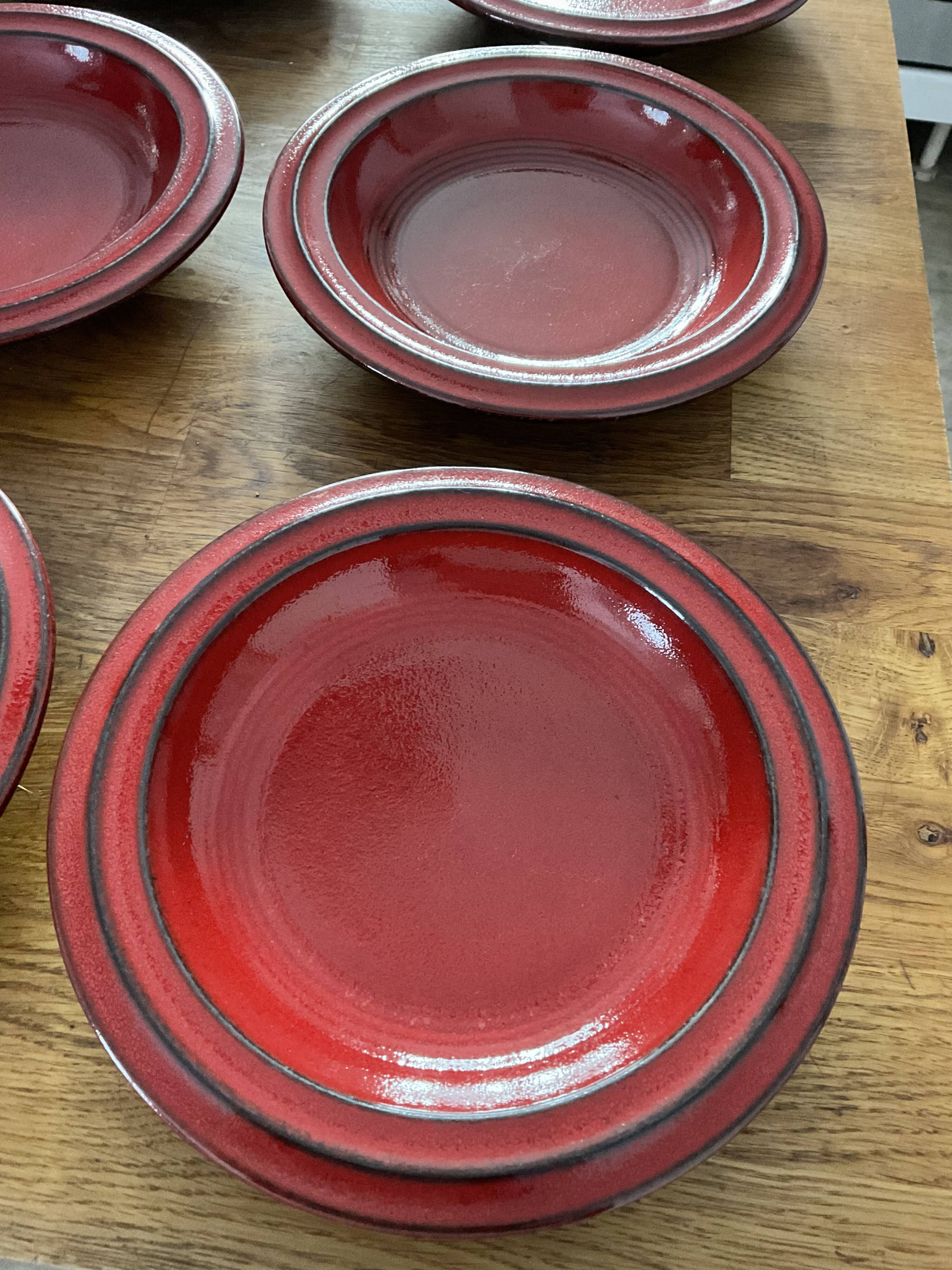 6 assiettes en grès rouge vintage