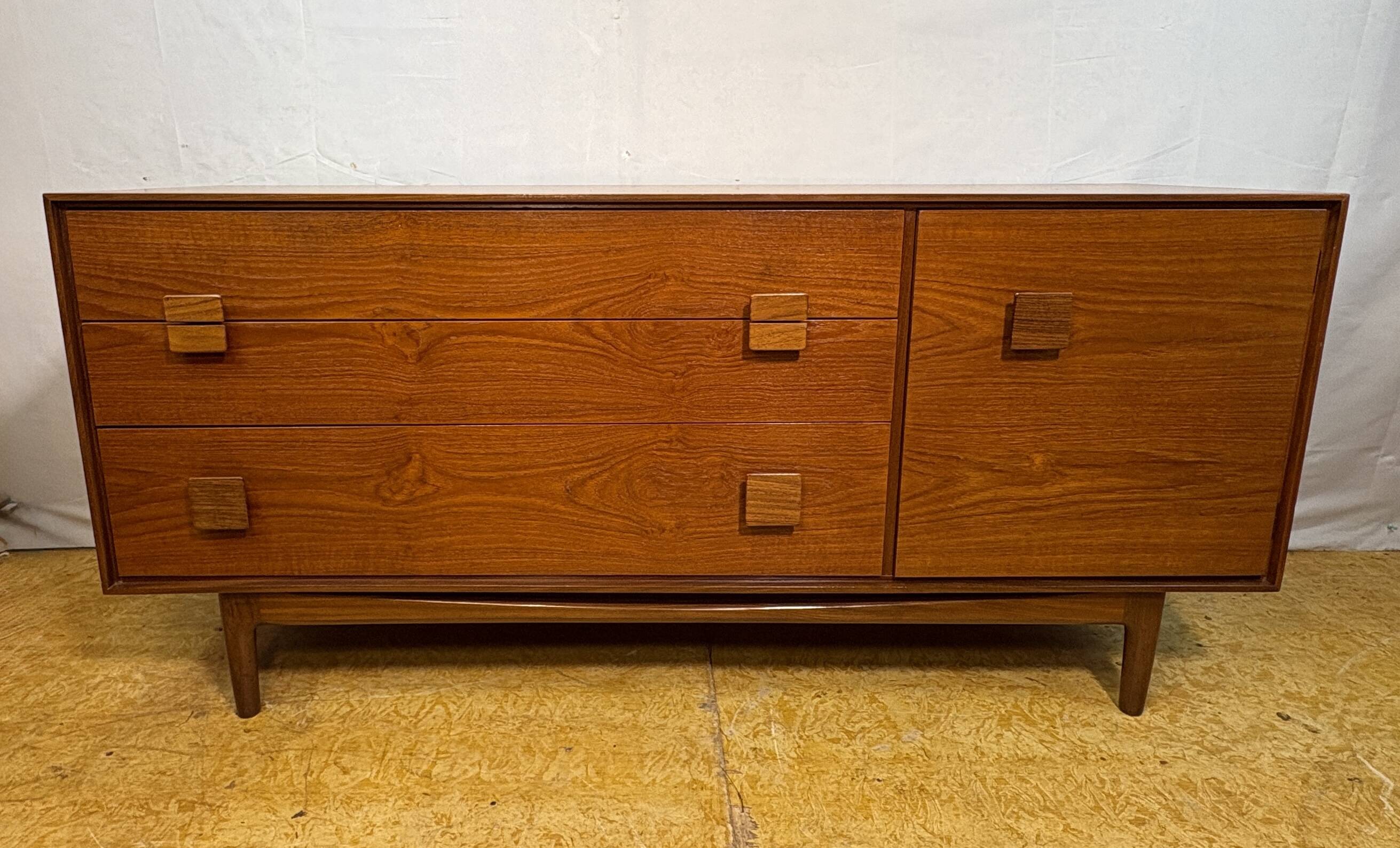 Buffet en teck rétro vintage des années 50 par G Plan conçu par Ib Kofod-Larsen