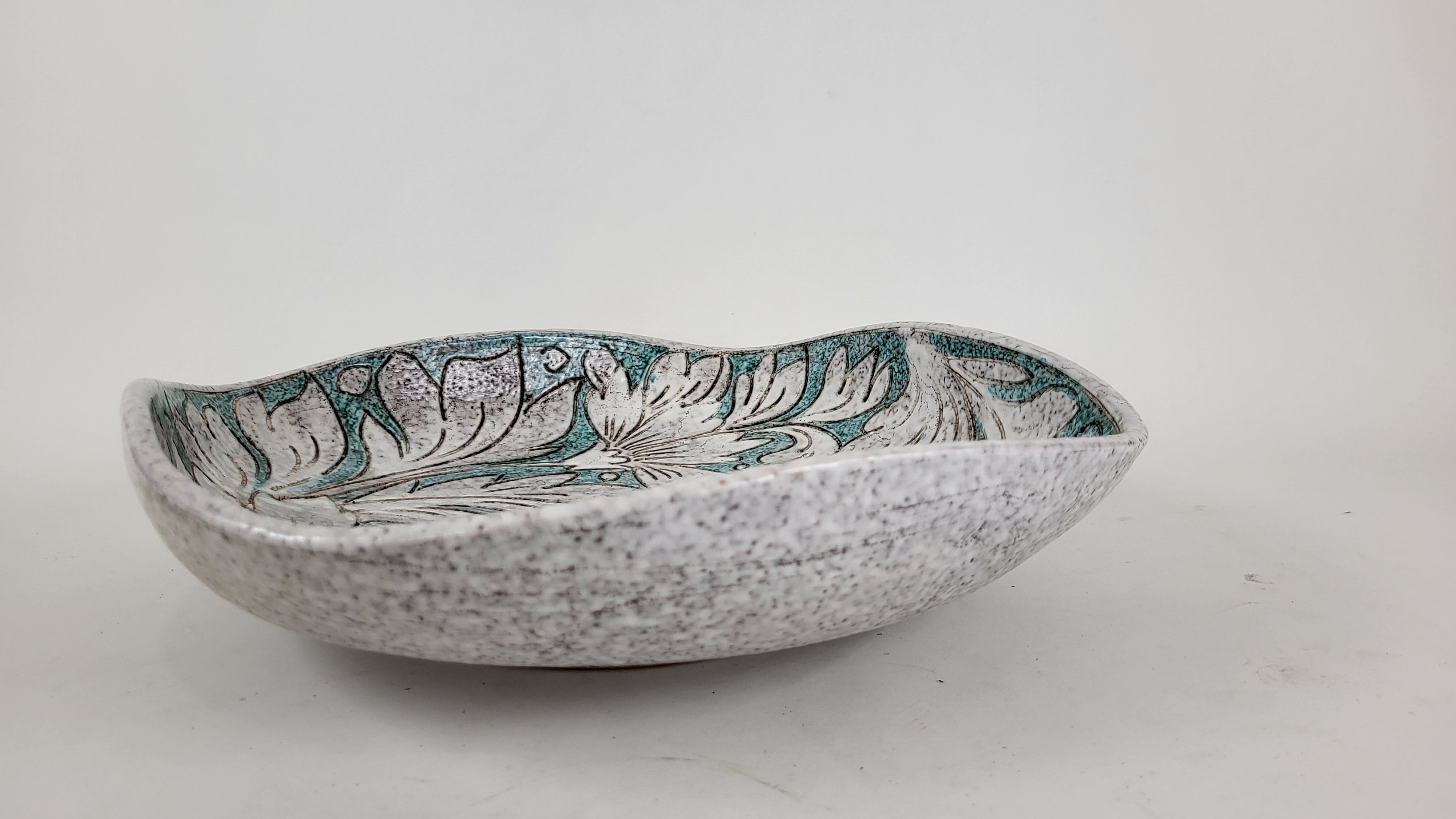 Speckled dish Style Vallauris