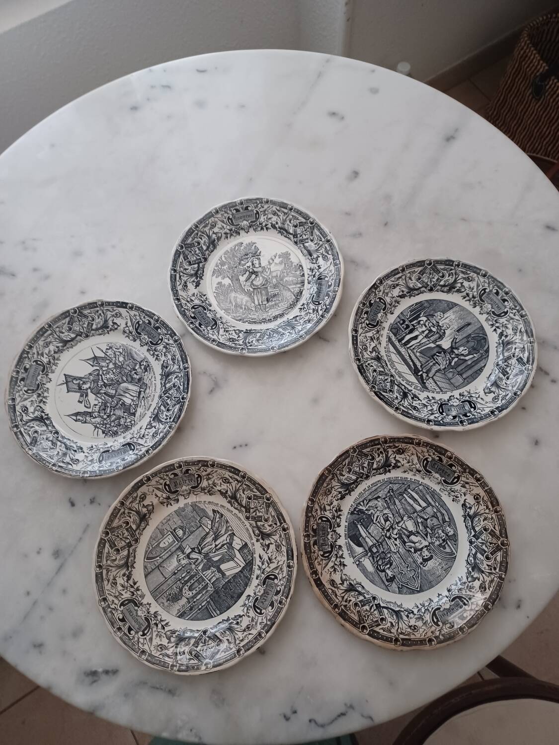 5 assiettes à dessert "vie de Jeanne d'arc" Sarreguemines
